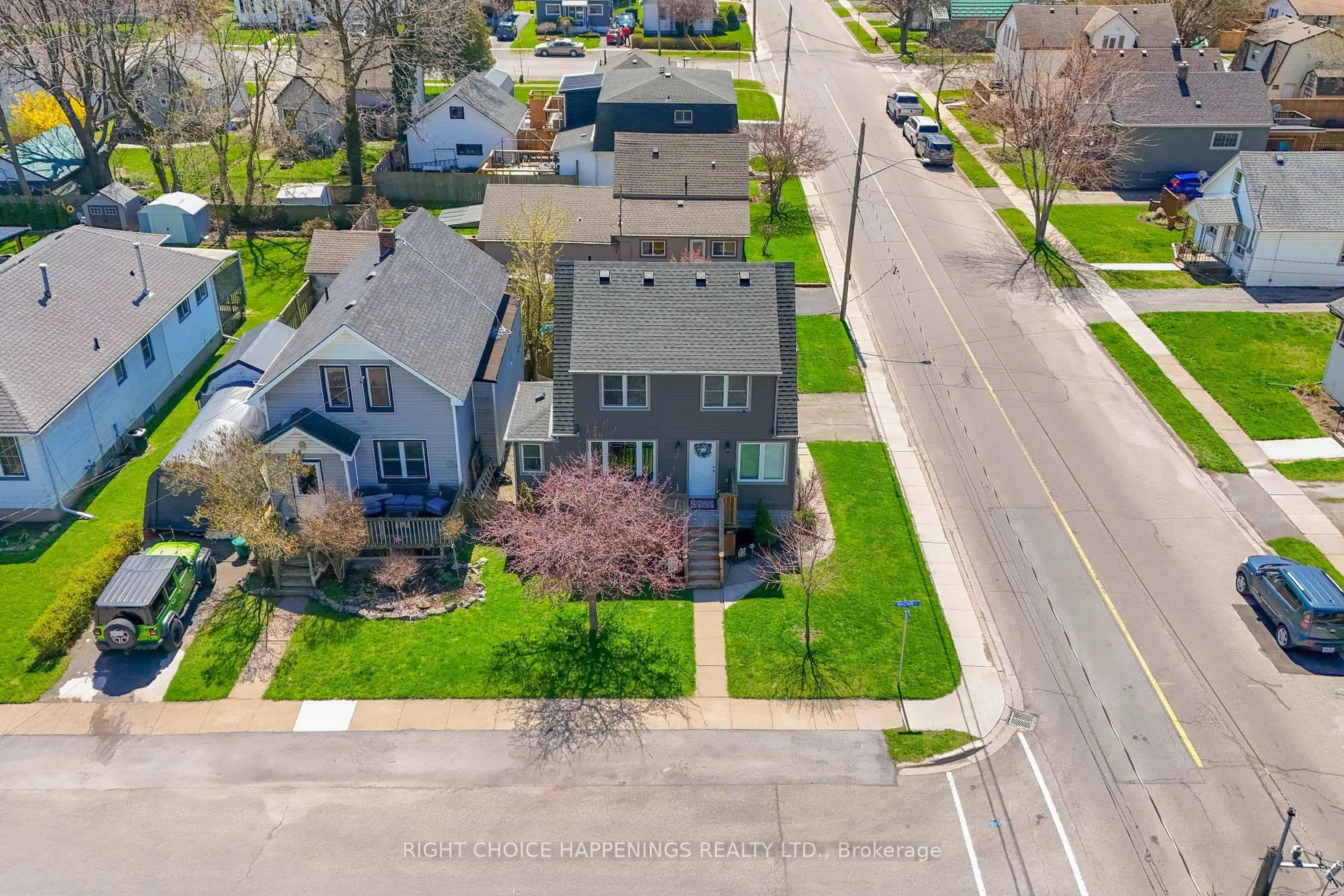 A pic from outside/outdoor area/front of a property/back of a property/a pic from drone, street for 128 Mccain St, Port Colborne Ontario L3K 3R1