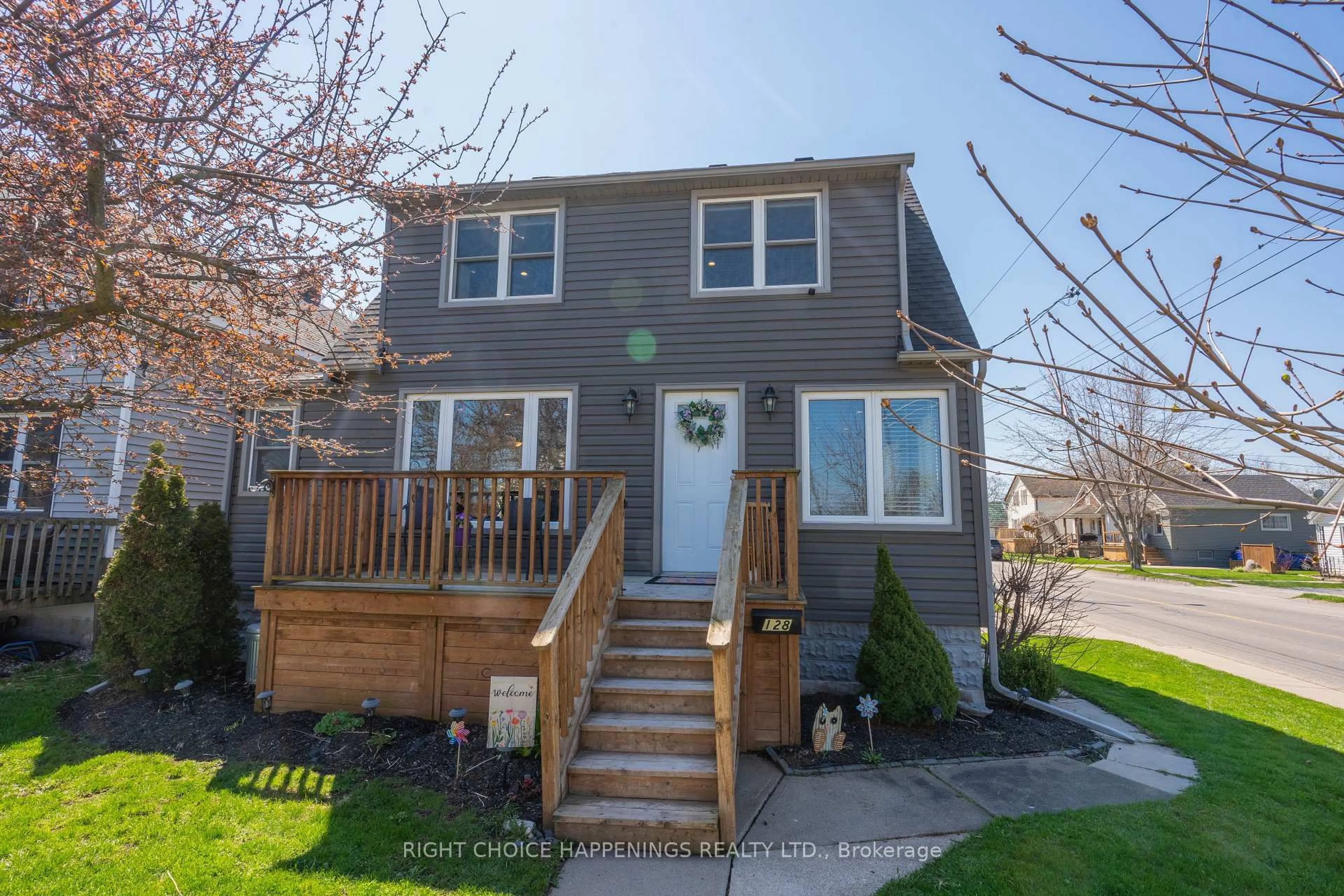 Home with vinyl exterior material, street for 128 Mccain St, Port Colborne Ontario L3K 3R1