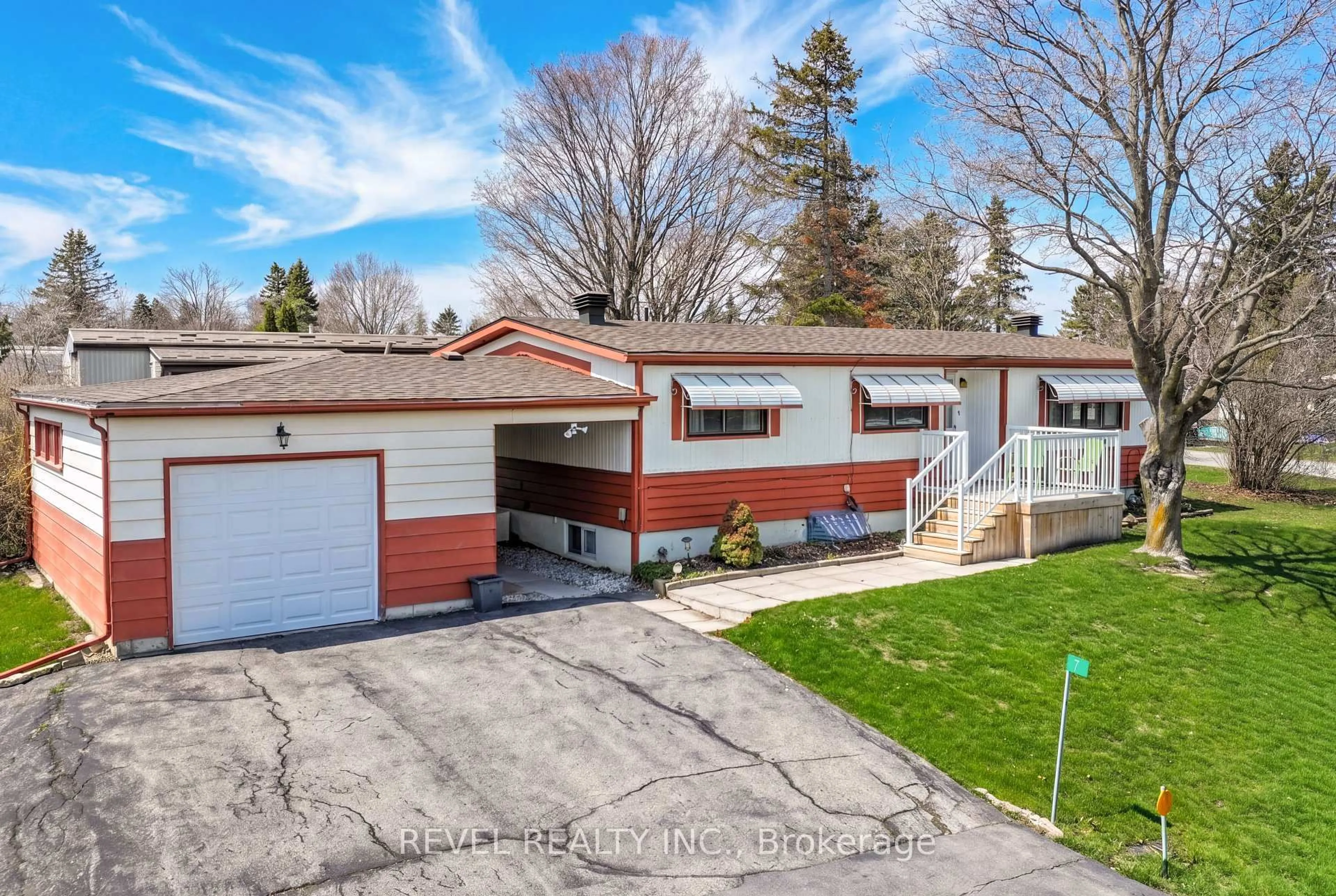 A pic from outside/outdoor area/front of a property/back of a property/a pic from drone, street for 7 Macal Dr, Kawartha Lakes Ontario K9V 0H5
