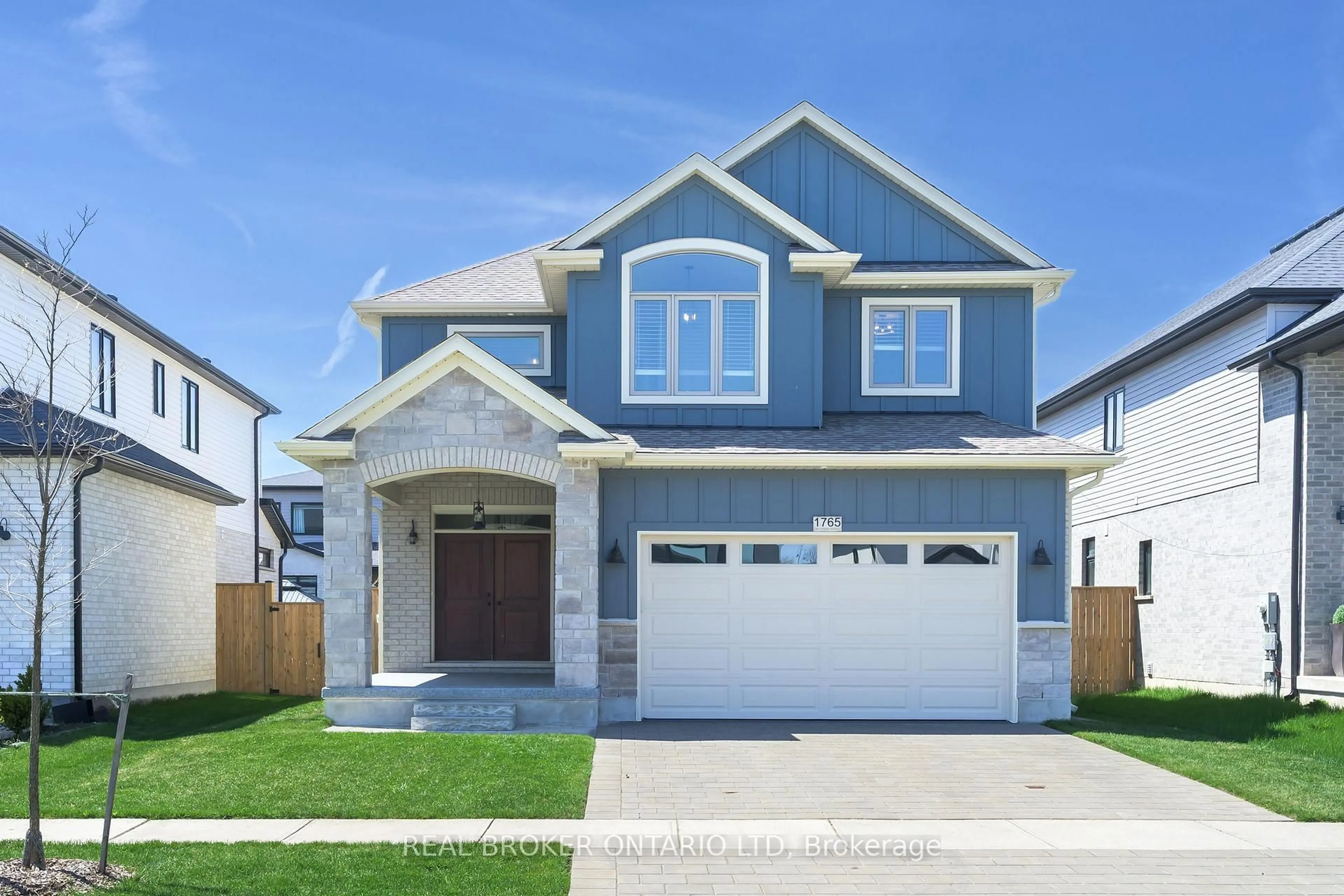 Home with vinyl exterior material, street for 1765 Brayford Ave, London South Ontario N6K 0H4