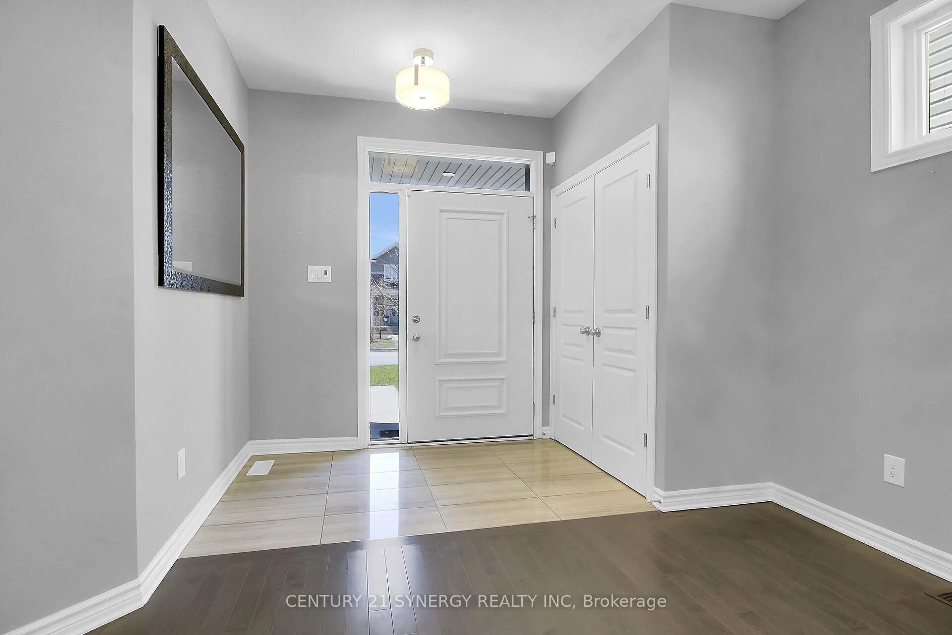 Indoor entryway for 1107 Beckett Cres, Ottawa Ontario K2S 0Z3