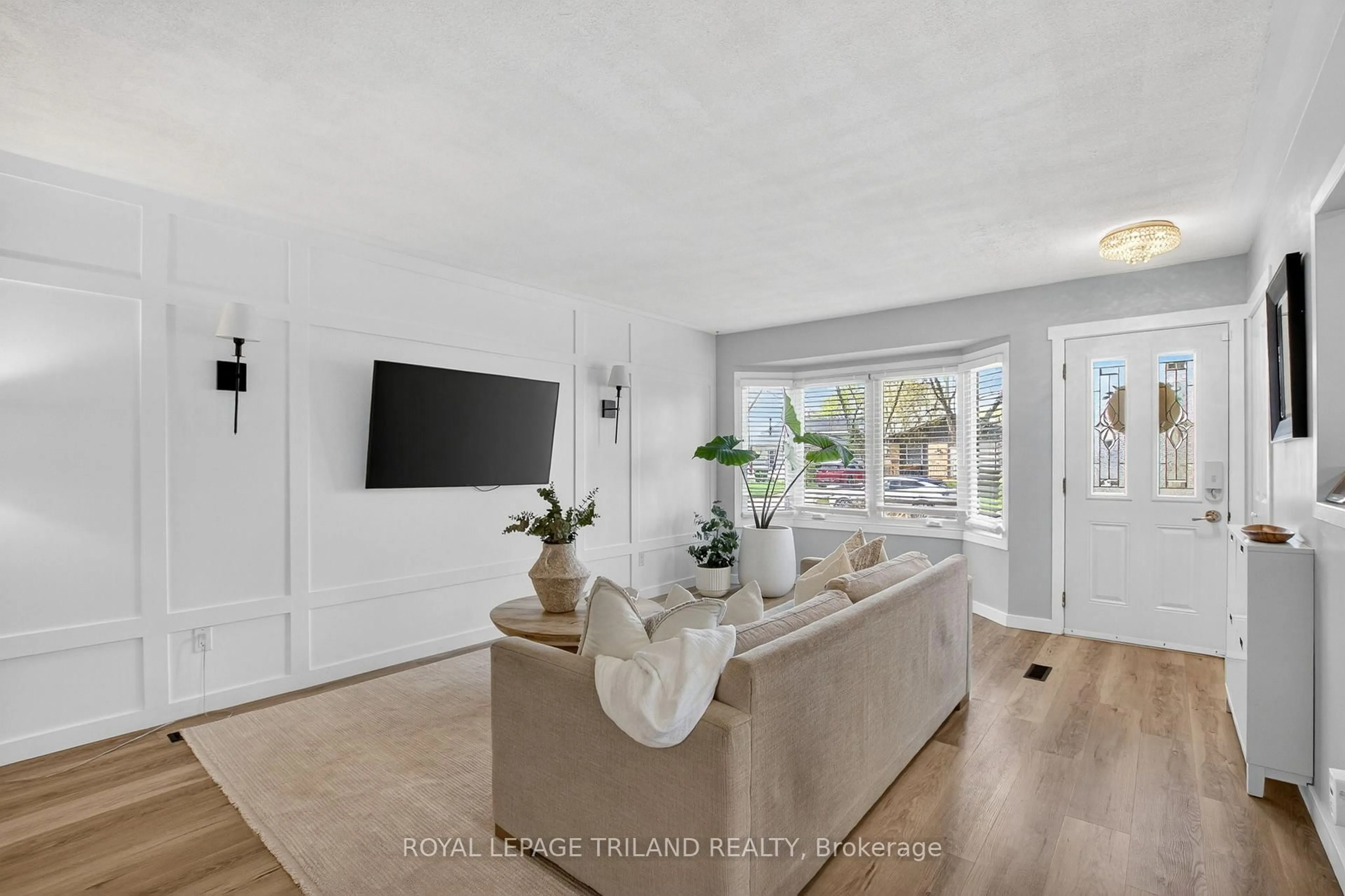 Unknown for 33 Buchan Rd, London East Ontario N5V 1K9