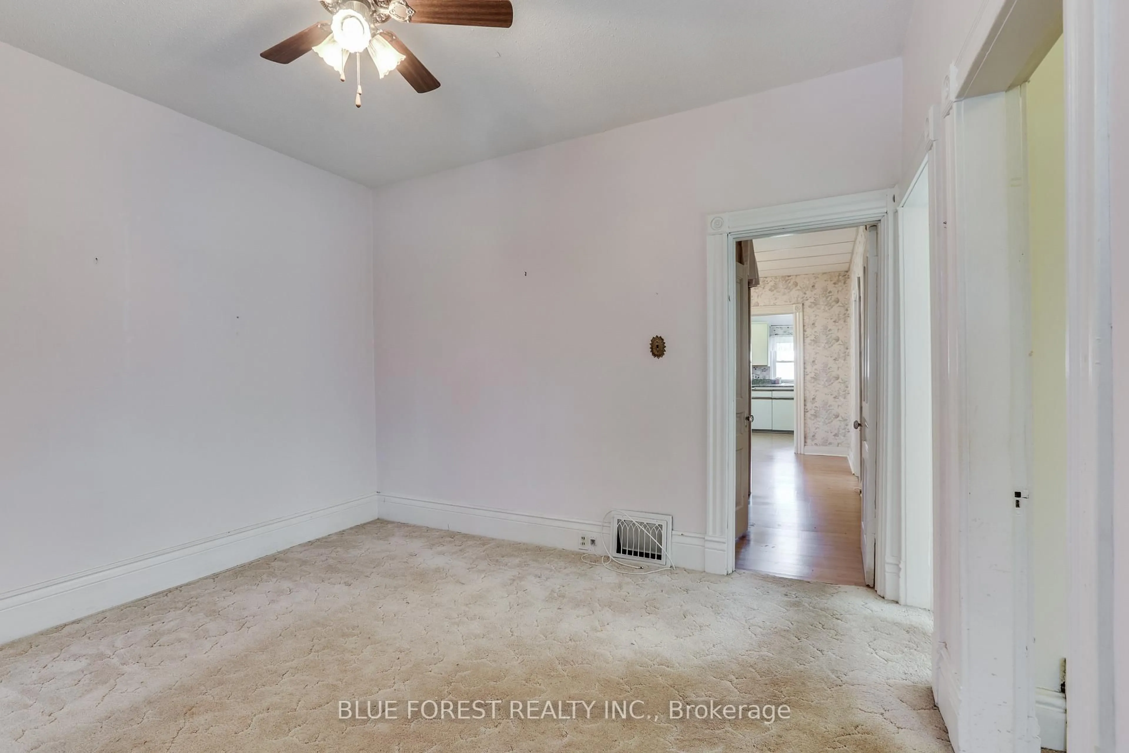 A pic of a room for 960 Hackett St, London East Ontario N5Z 1M2