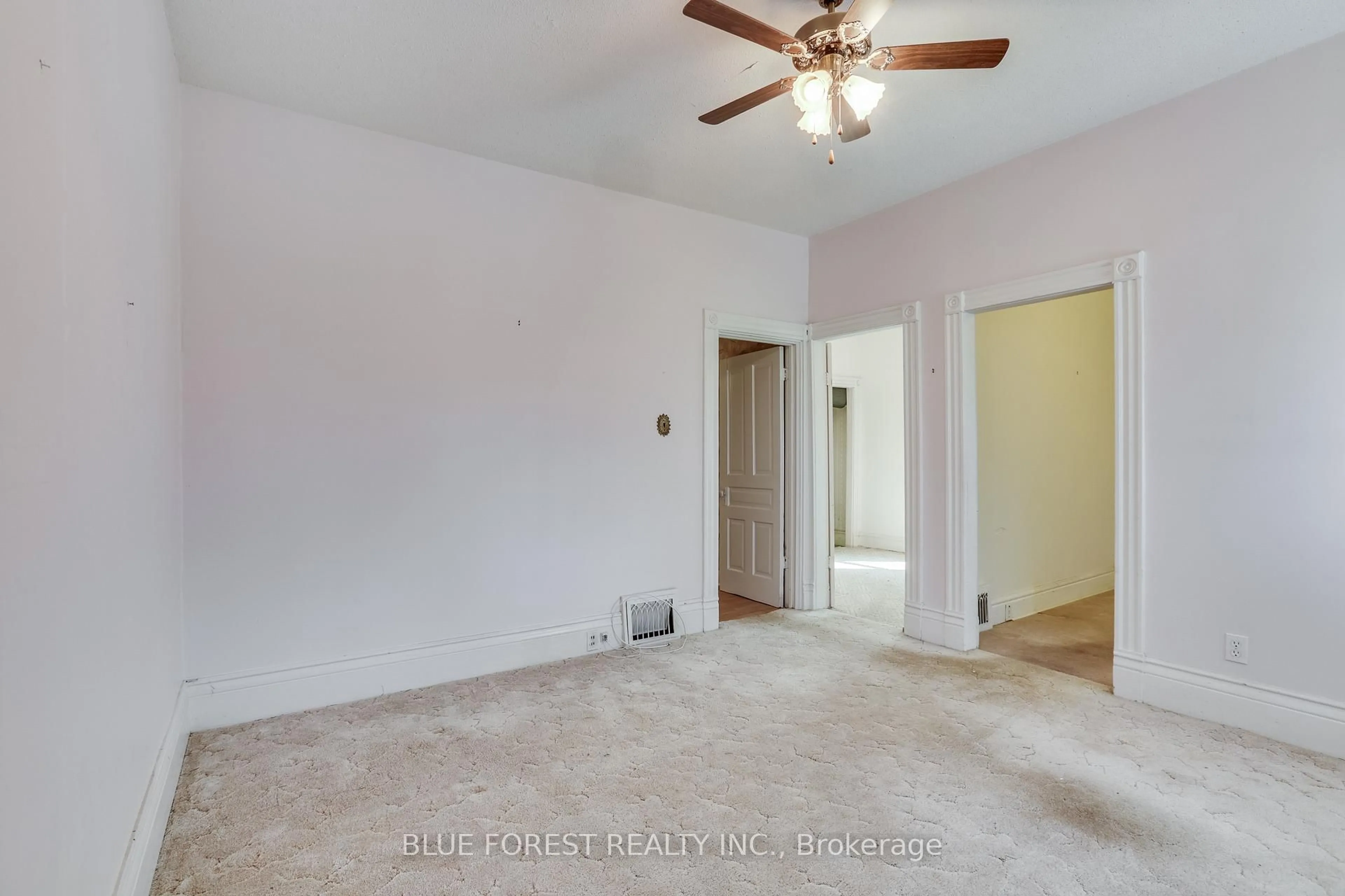 A pic of a room for 960 Hackett St, London East Ontario N5Z 1M2