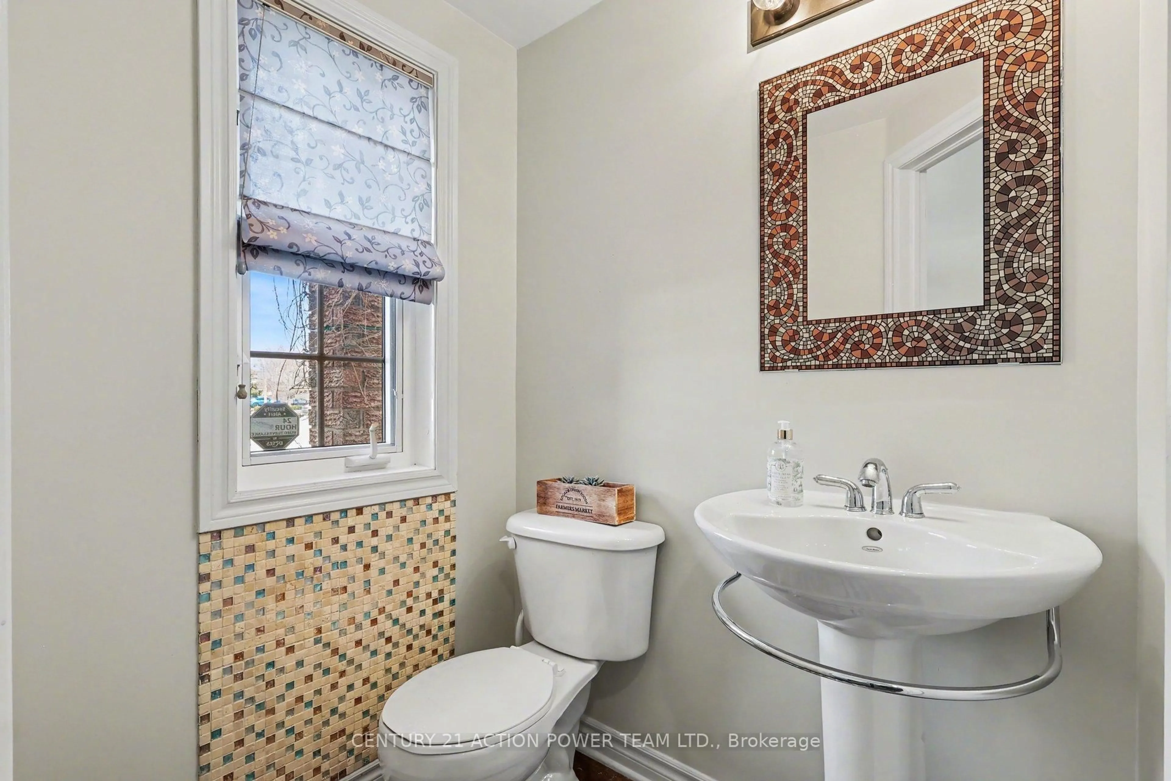 Standard bathroom, ceramic/tile floor for 2066 Melette Cres, Ottawa Ontario K4A 4X2