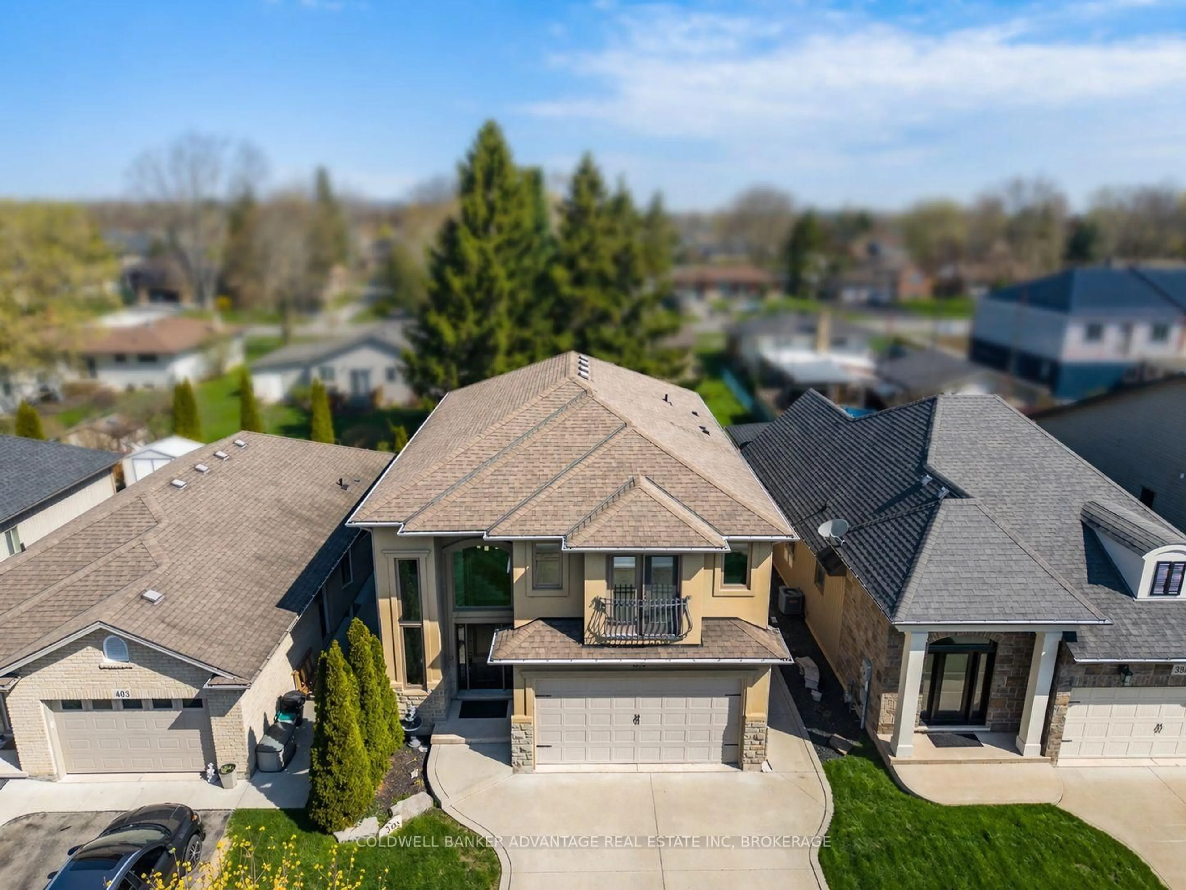 A pic from outside/outdoor area/front of a property/back of a property/a pic from drone, unknown for 395 Michael Dr, Welland Ontario L3C 0A5