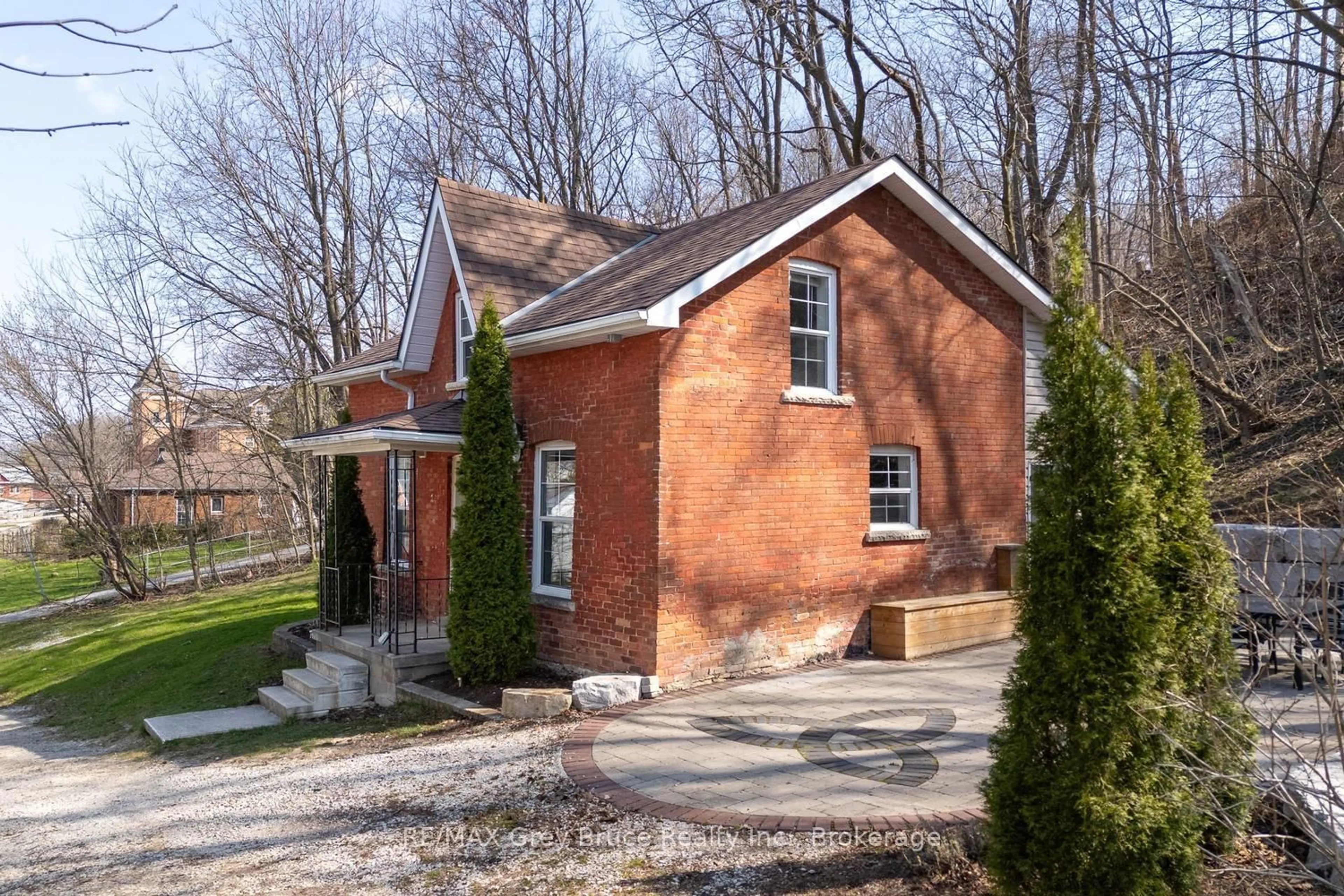 Home with brick exterior material, street for 735 5th Ave, Owen Sound Ontario N4K 2R7