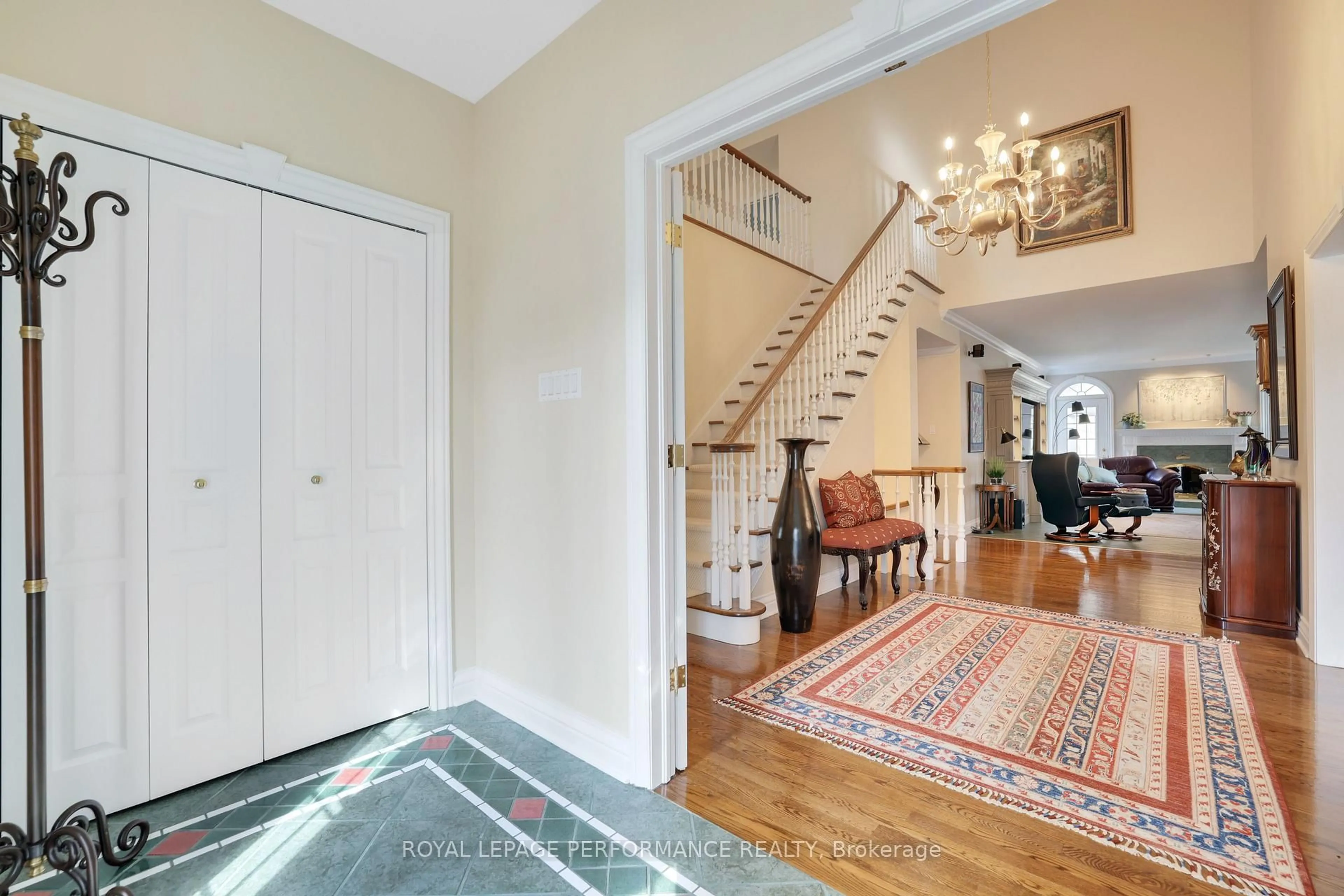 Indoor entryway for 951 Golf Club Rd, Champlain Ontario K6A 2R2