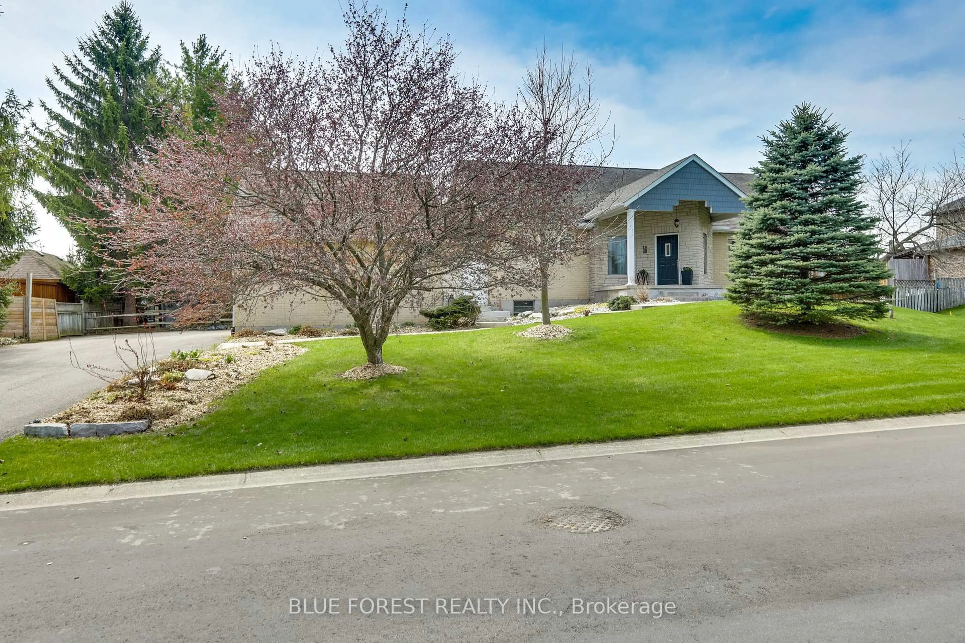 A pic from outside/outdoor area/front of a property/back of a property/a pic from drone, unknown for 58 Aberdeen Dr, Middlesex Centre Ontario N0M 2A0