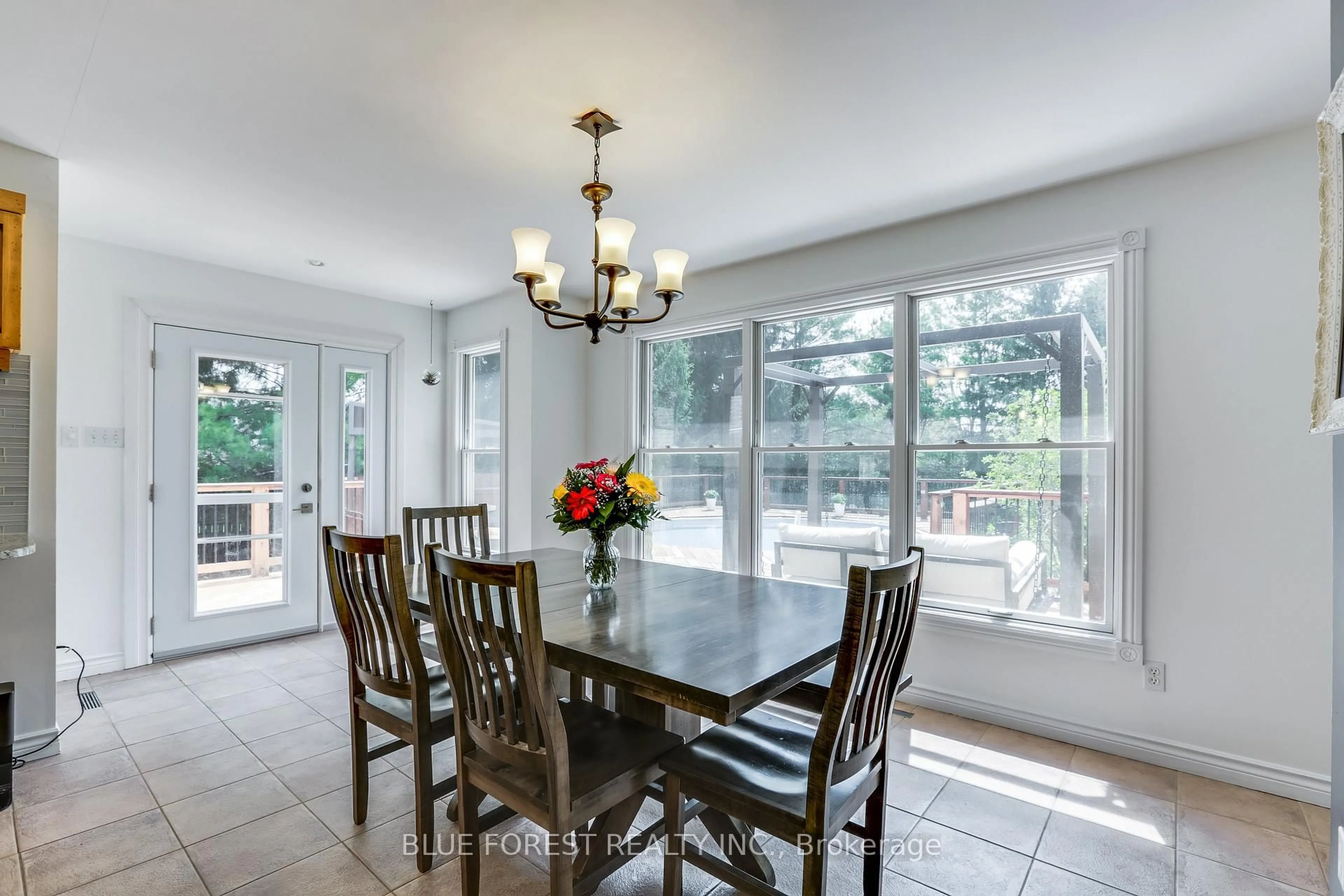 Dining room, ceramic/tile floor for 58 Aberdeen Dr, Middlesex Centre Ontario N0M 2A0