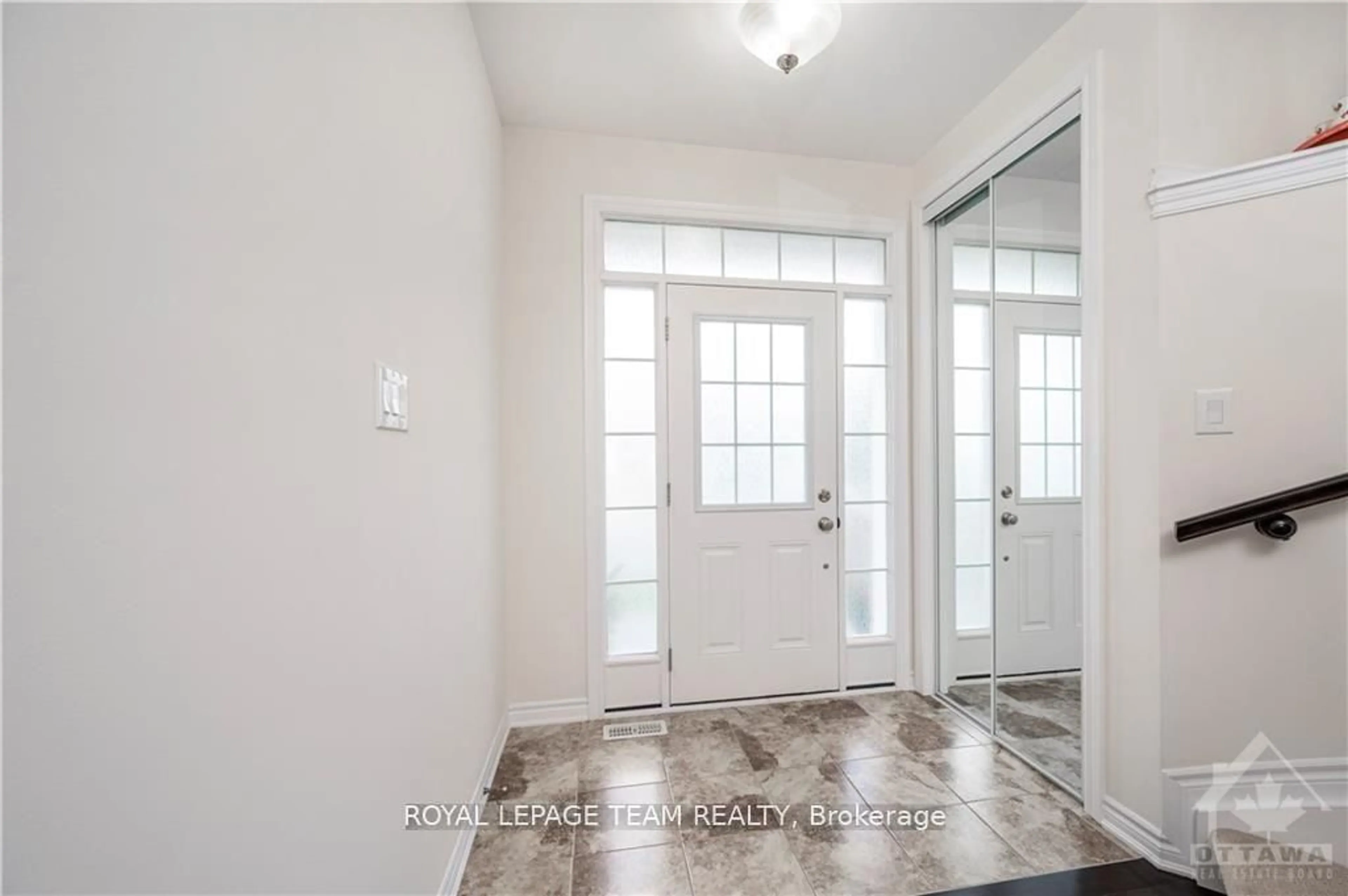 Indoor entryway for 161 Andre Audet Ave, Ottawa Ontario K2J 5Z2