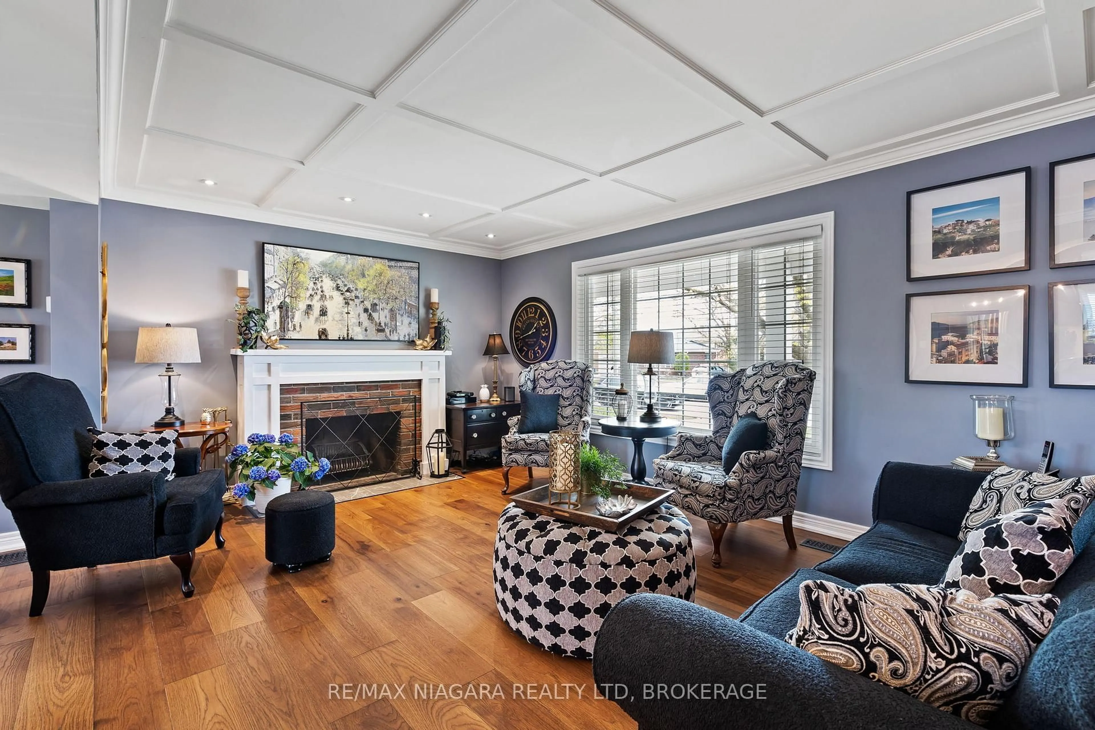 Living room with furniture, unknown for 7080 Adams Ave, Niagara Falls Ontario L2G 5G8