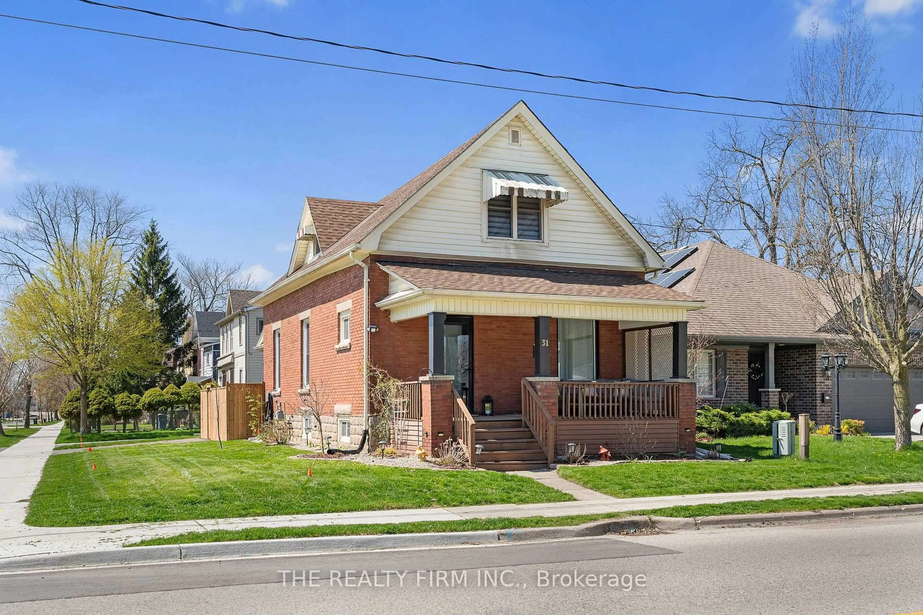 Home with brick exterior material, street for 31 Fifth Ave, St. Thomas Ontario N5R 4C2