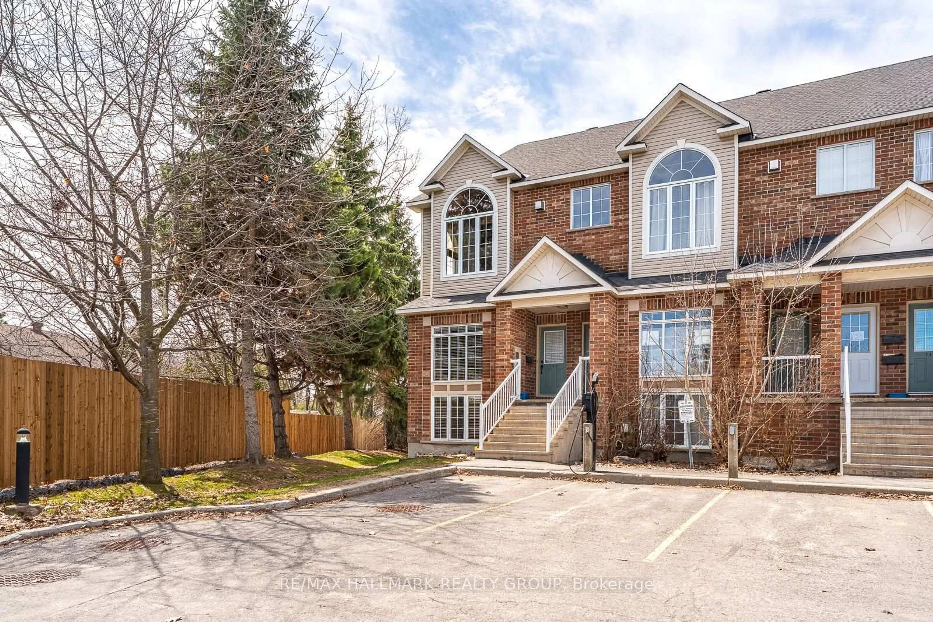 Home with brick exterior material, street for 142 Gatestone Private, Ottawa Ontario K1J 1K5