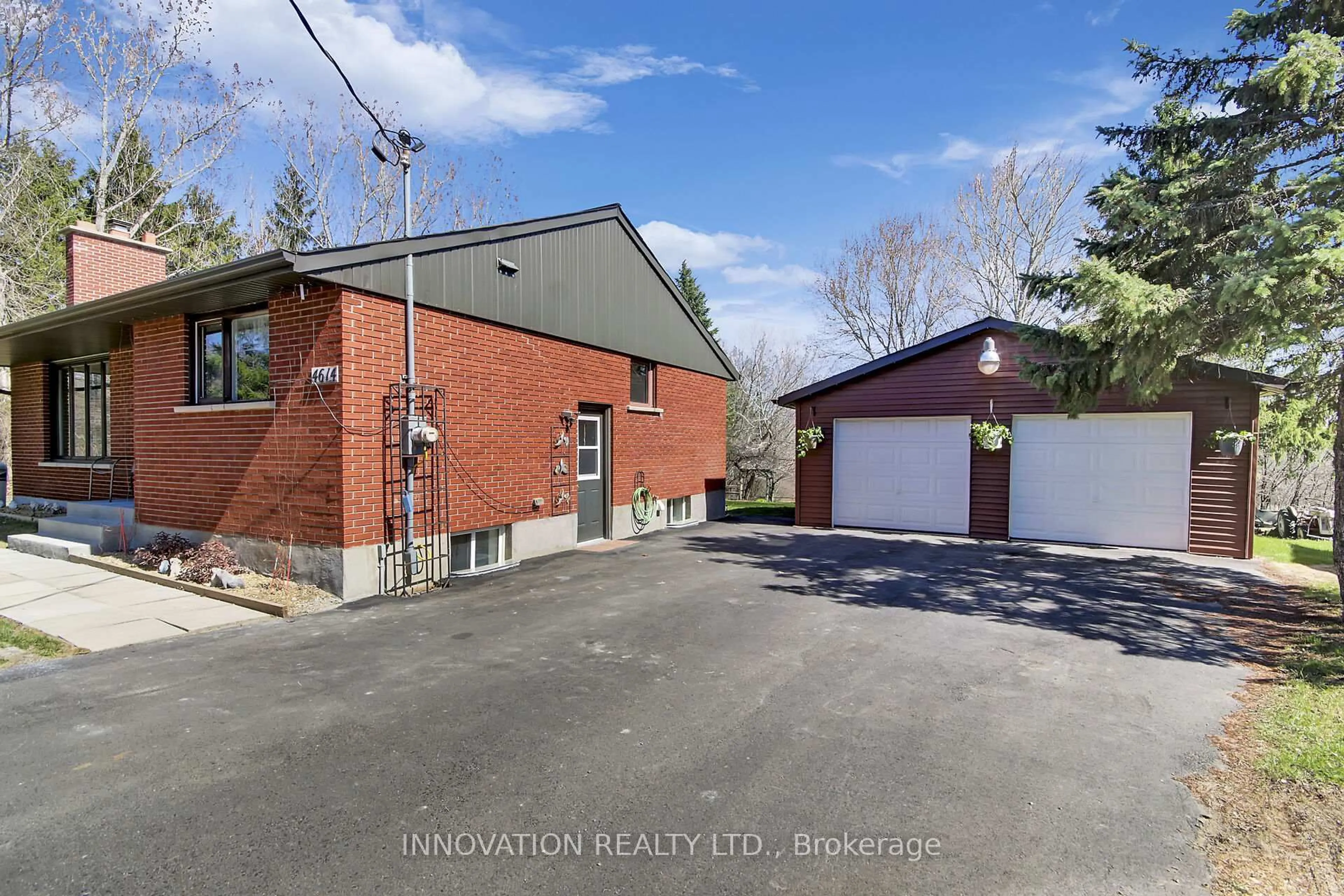 A pic from outside/outdoor area/front of a property/back of a property/a pic from drone, street for 4614 Donnelly Dr, Merrickville Ontario K0G 1N0