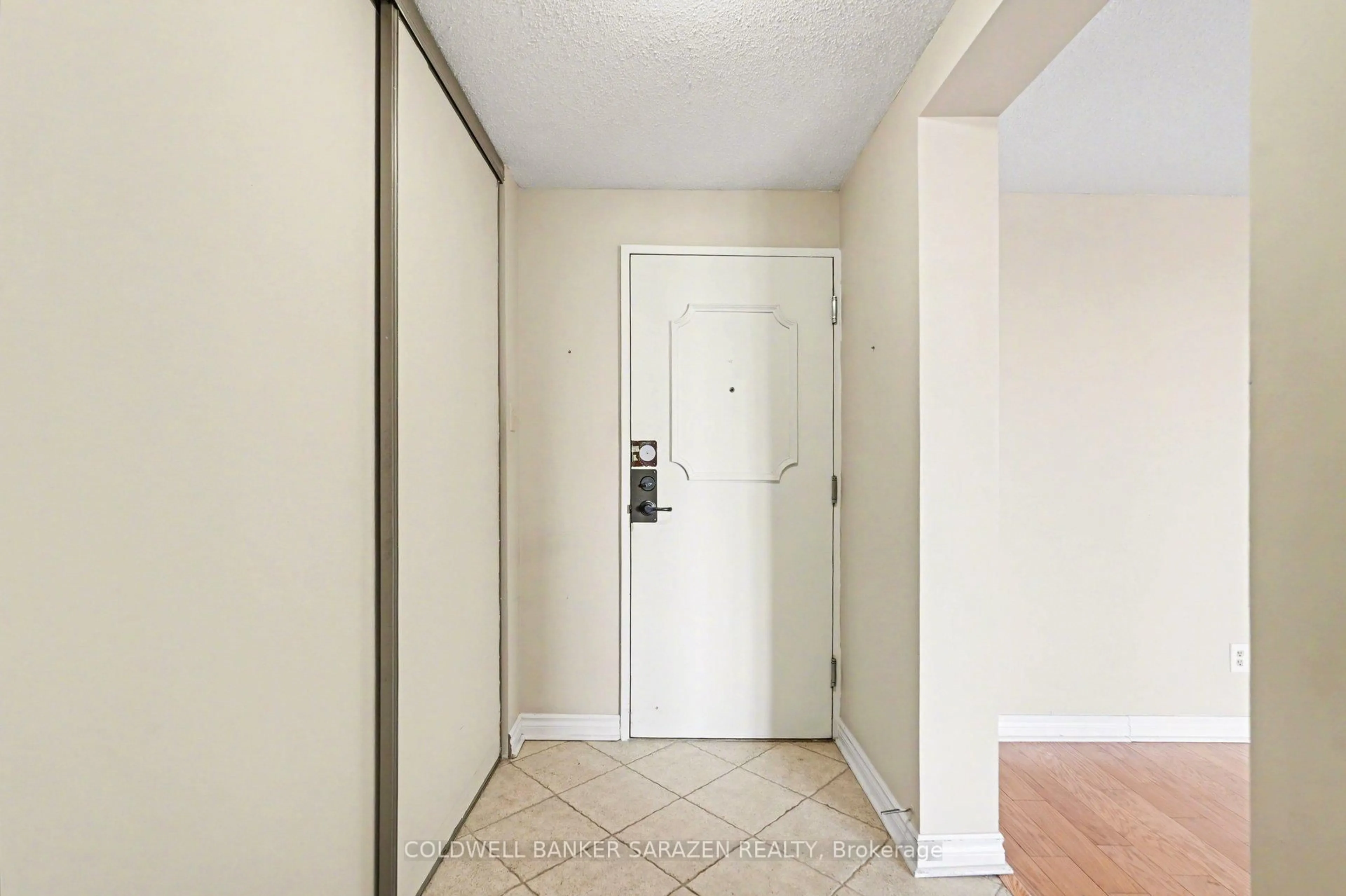 Indoor entryway for 1485 Baseline Rd #501, Ottawa Ontario K2C 3L8