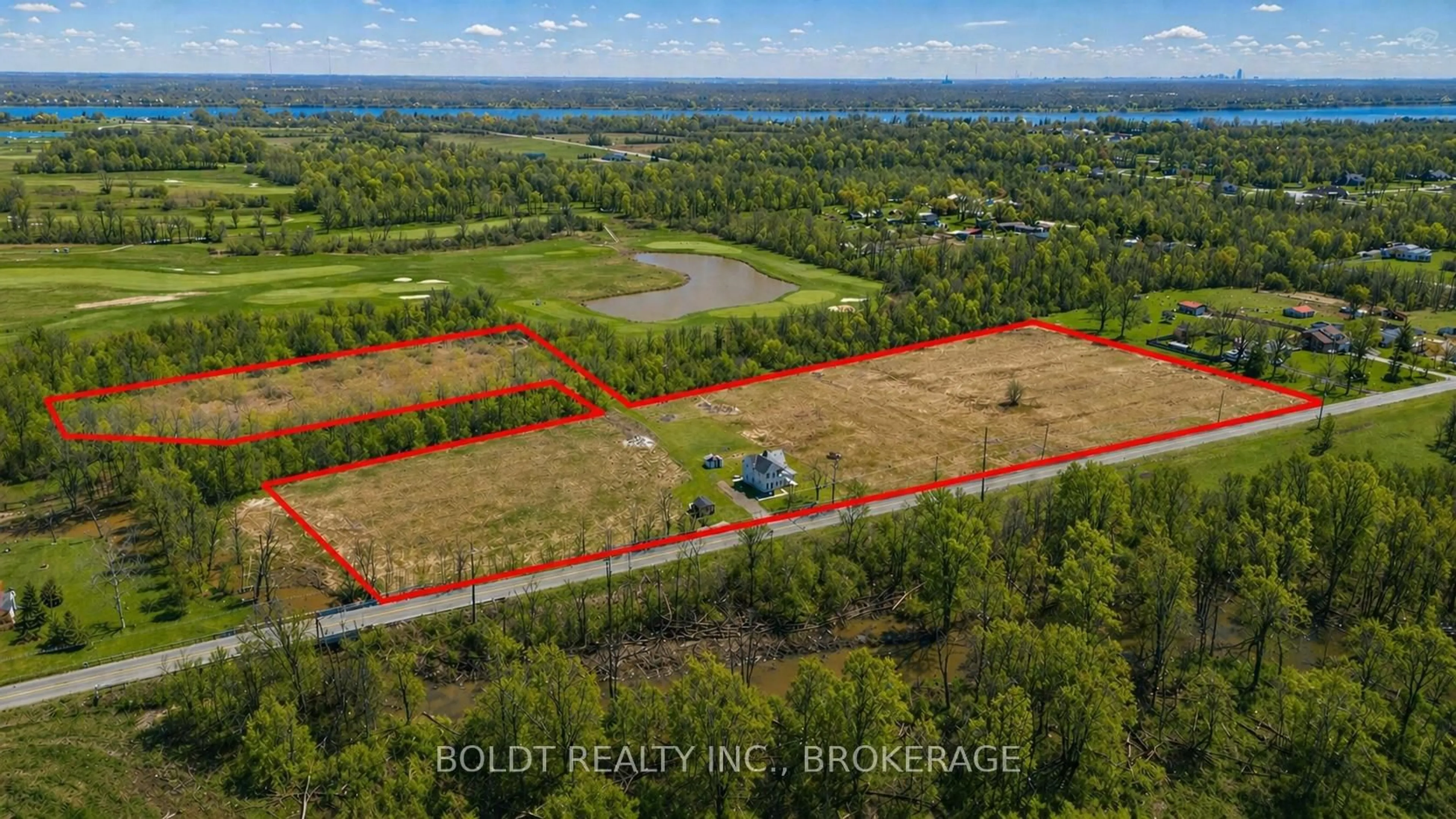 A pic from outside/outdoor area/front of a property/back of a property/a pic from drone, water/lake/river/ocean view for 9694 Willoughby Dr, Niagara Falls Ontario L2G 0X1