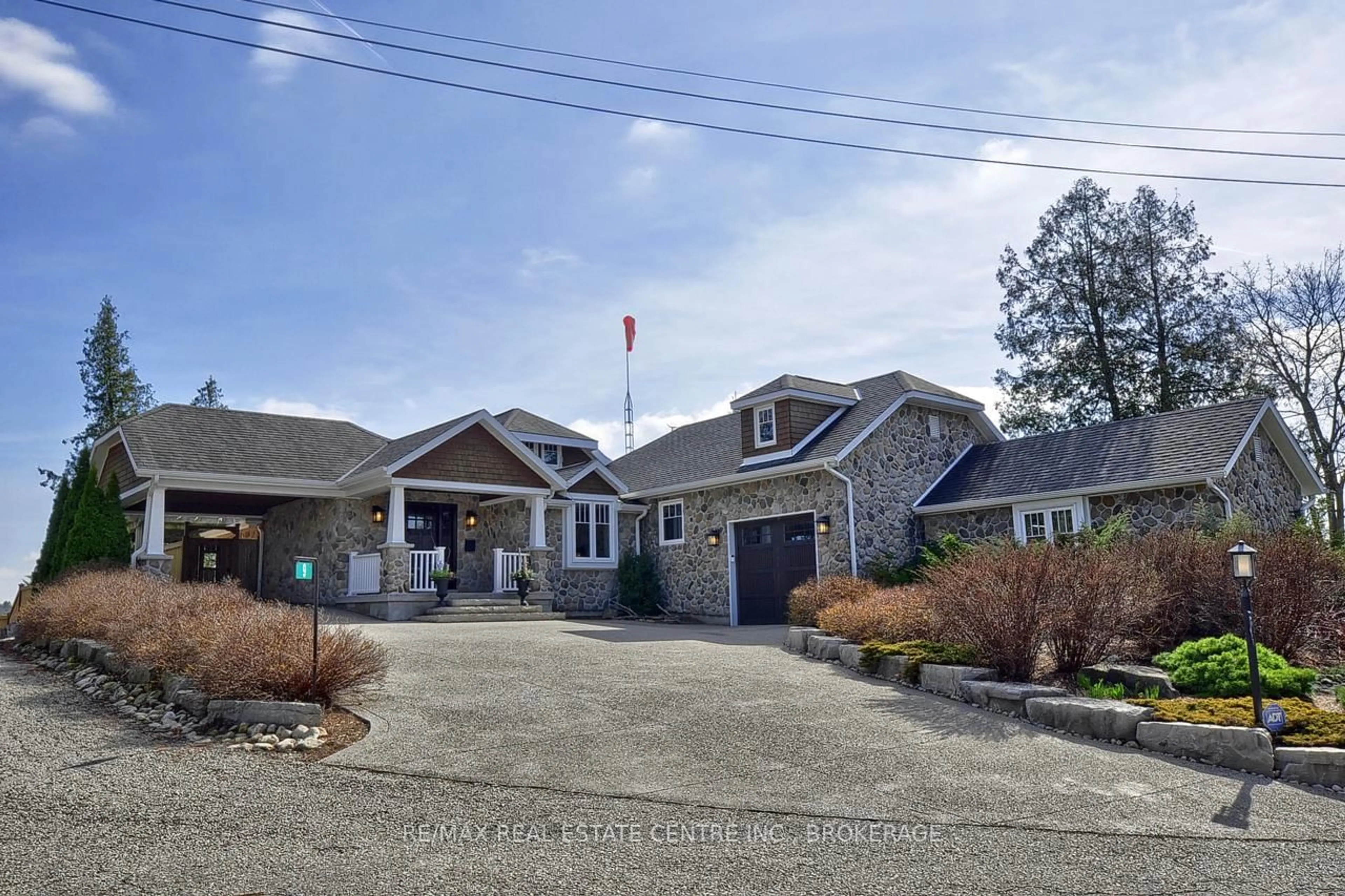 A pic from outside/outdoor area/front of a property/back of a property/a pic from drone, street for 9 Lake Ave, Puslinch Ontario N3C 2V4