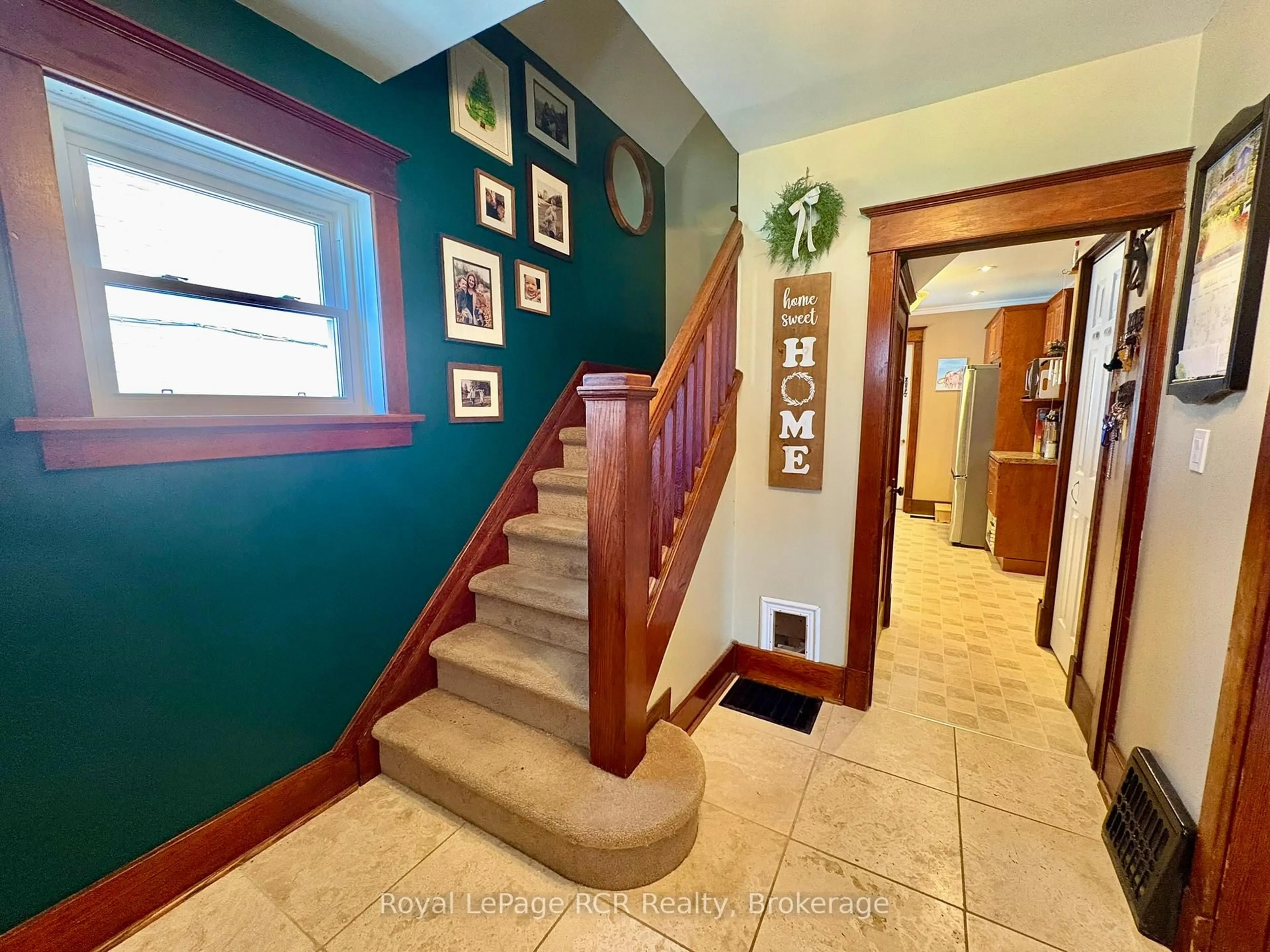 Indoor entryway for 434 13th A St, Owen Sound Ontario N4K 3X2