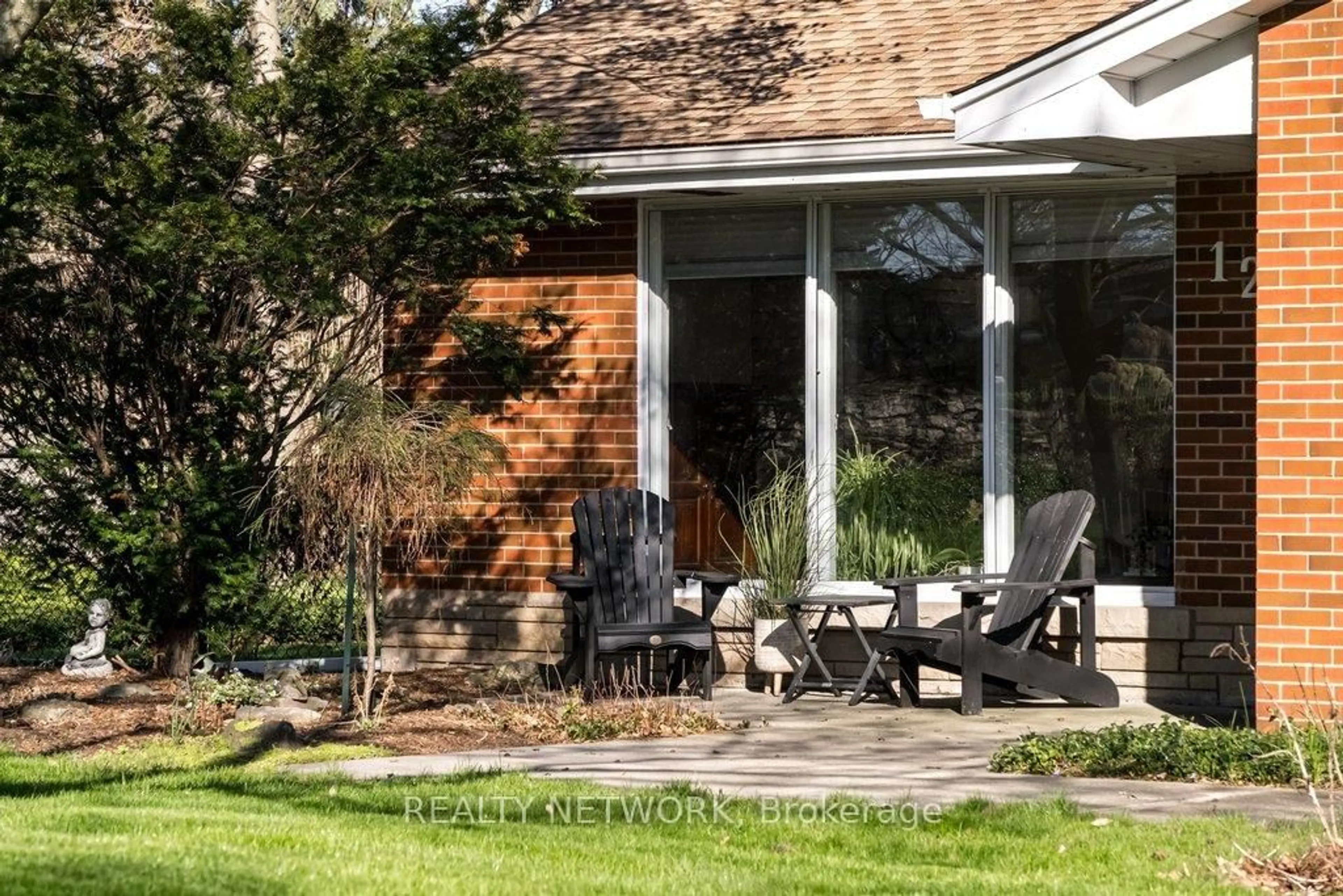 Patio, street for 129 Oneida Blvd, Hamilton Ontario L9G 3C7