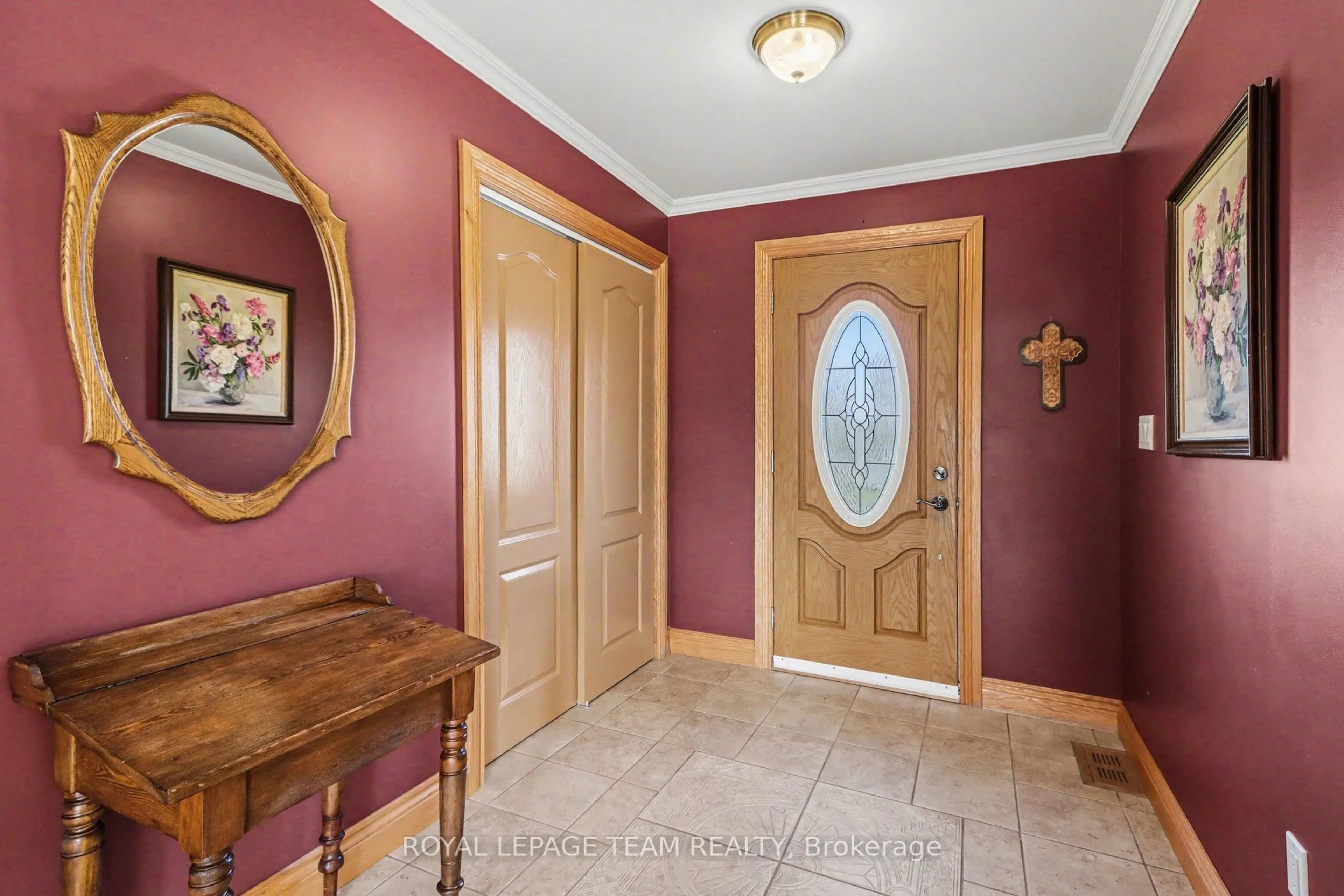 Indoor foyer for 2370 County 18 Rd, North Grenville Ontario K0G 1J0