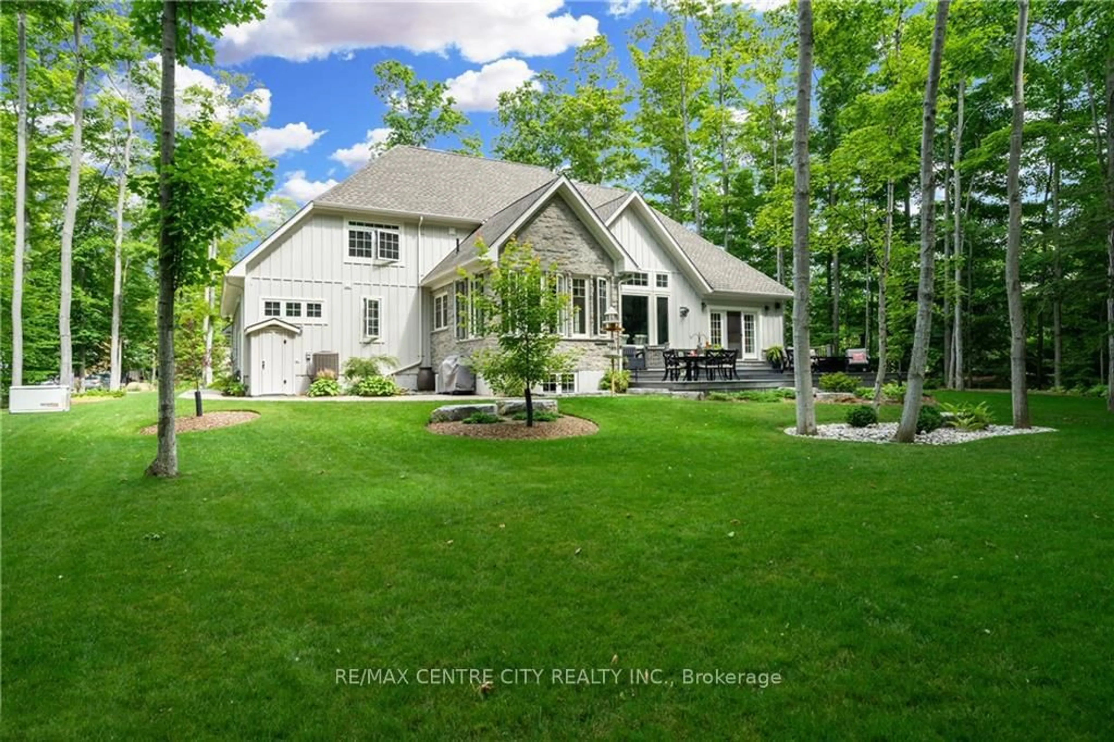 Home with vinyl exterior material, unknown for 75335 Maxobel Rd, Bluewater Ontario N0M 1G0