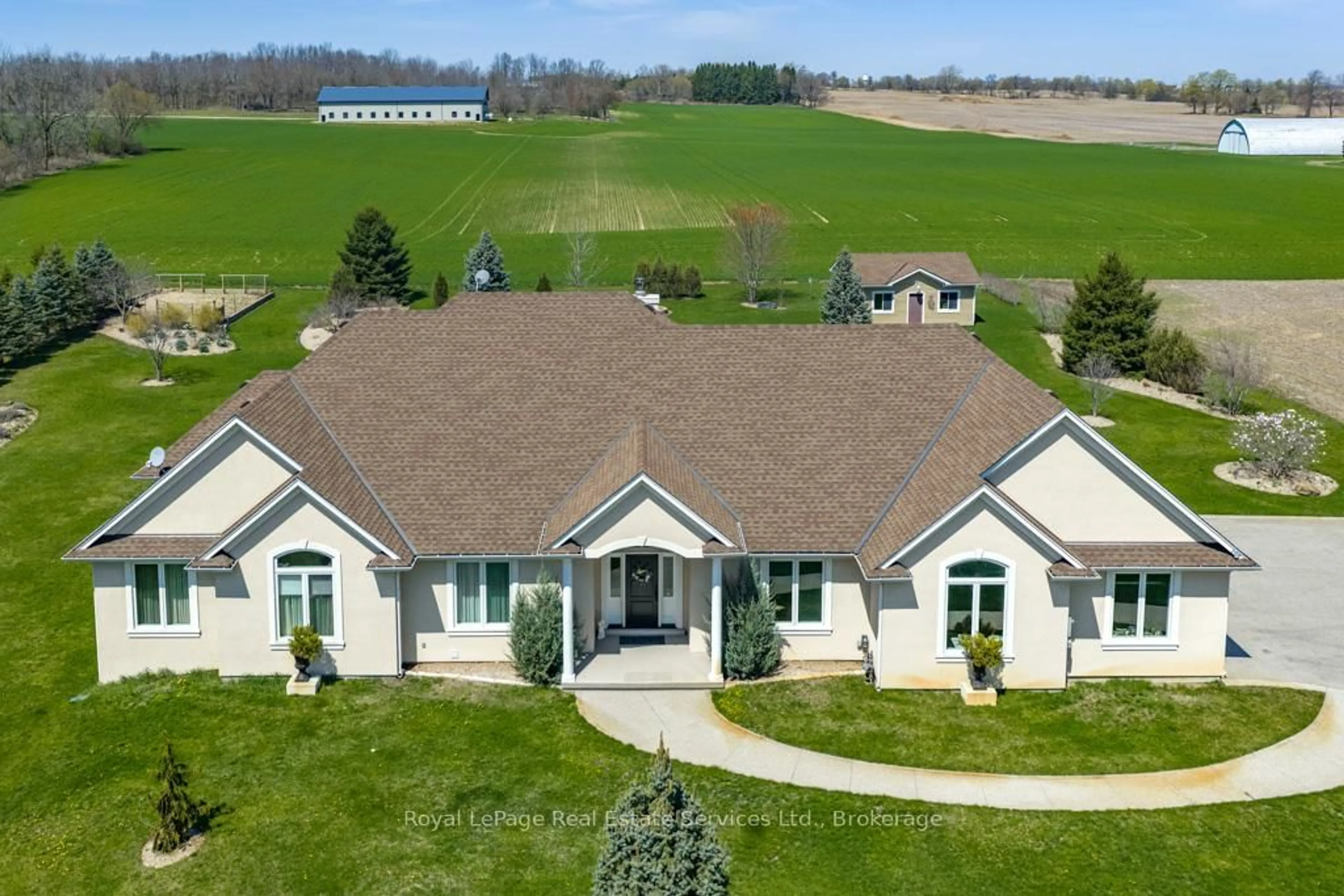 A pic from outside/outdoor area/front of a property/back of a property/a pic from drone, unknown for 365 Robinson Rd, Brant Ontario N3T 0L7