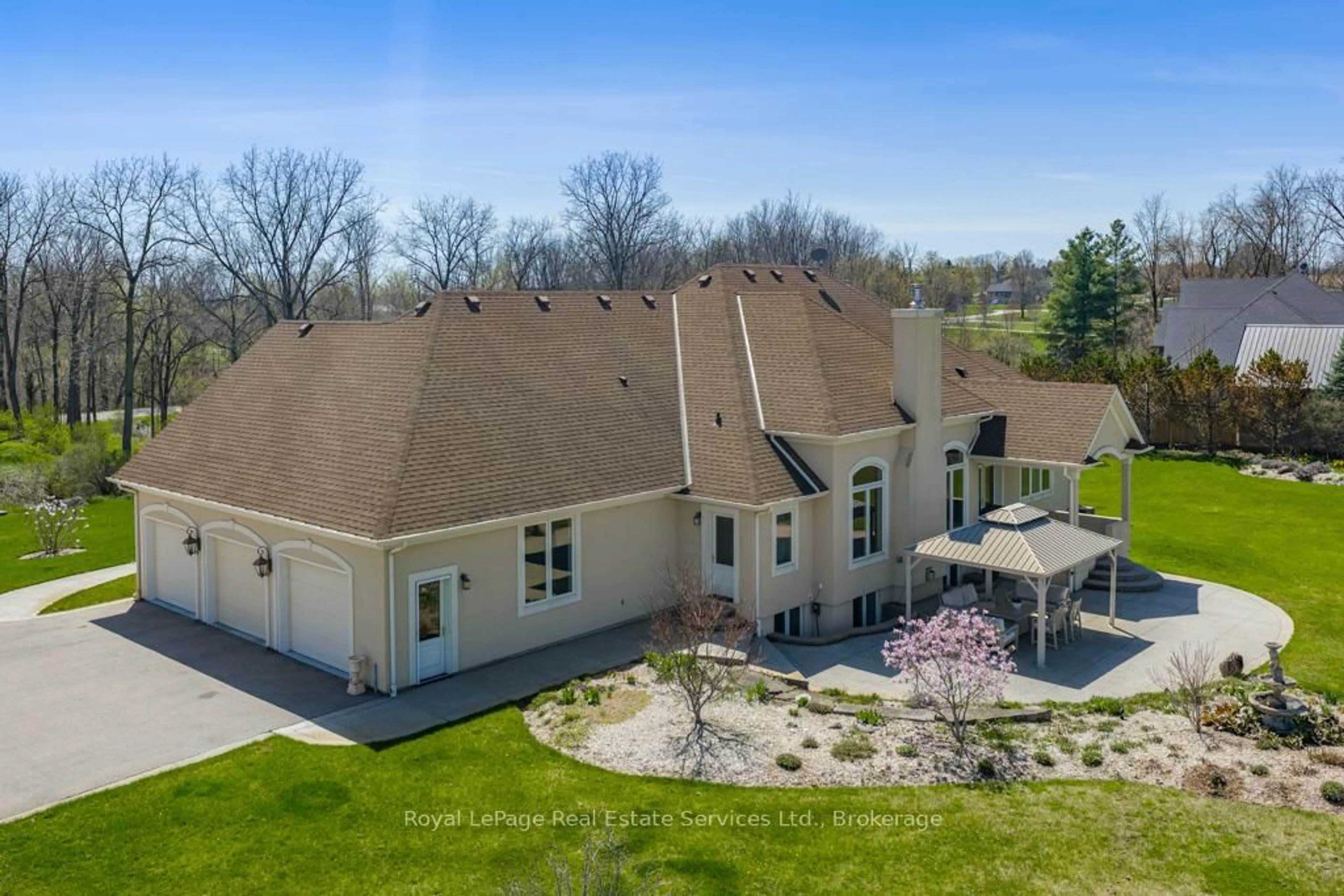 A pic from outside/outdoor area/front of a property/back of a property/a pic from drone, unknown for 365 Robinson Rd, Brant Ontario N3T 0L7