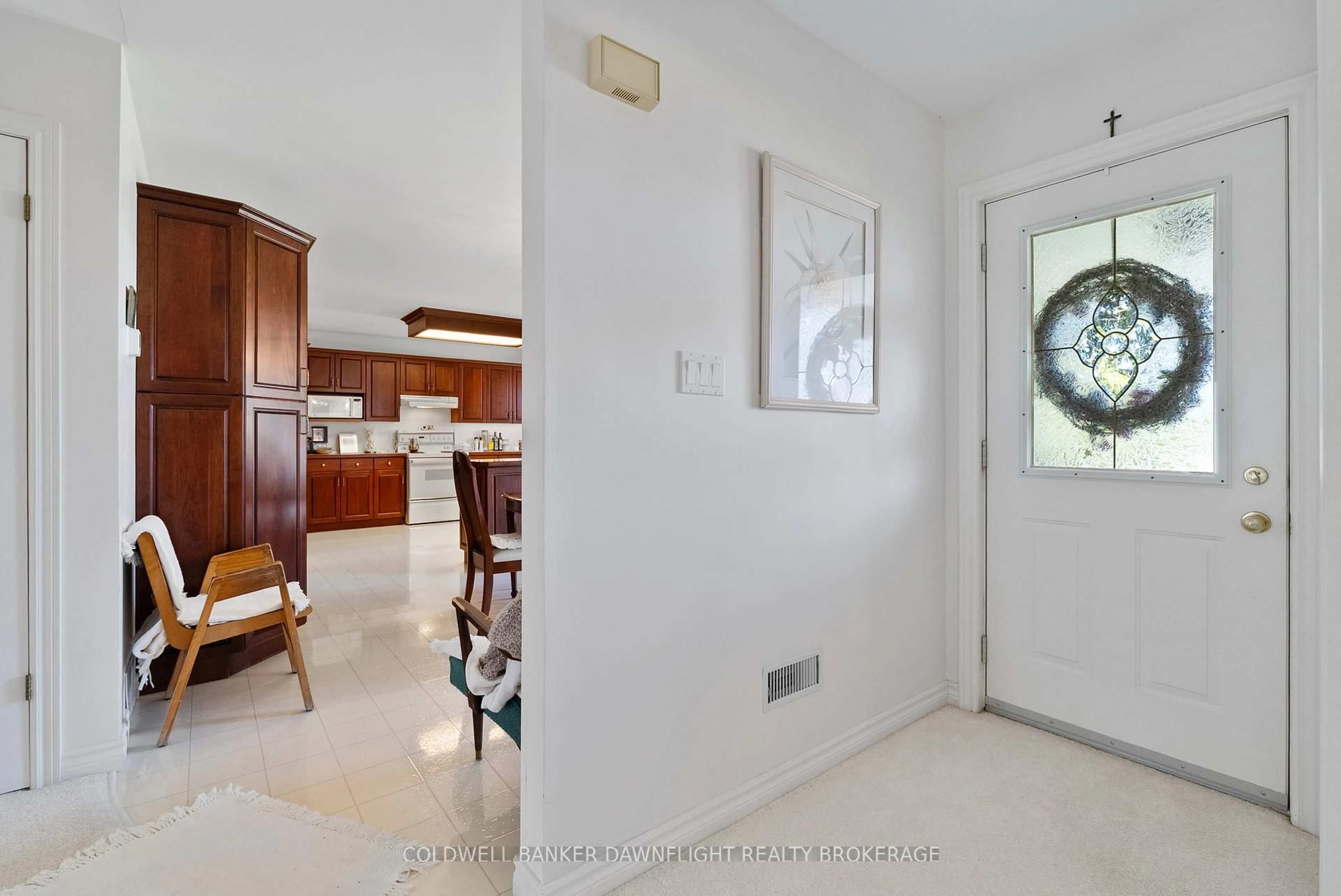 Indoor foyer for 6 Durand Crt, Bluewater Ontario N0M 2T0