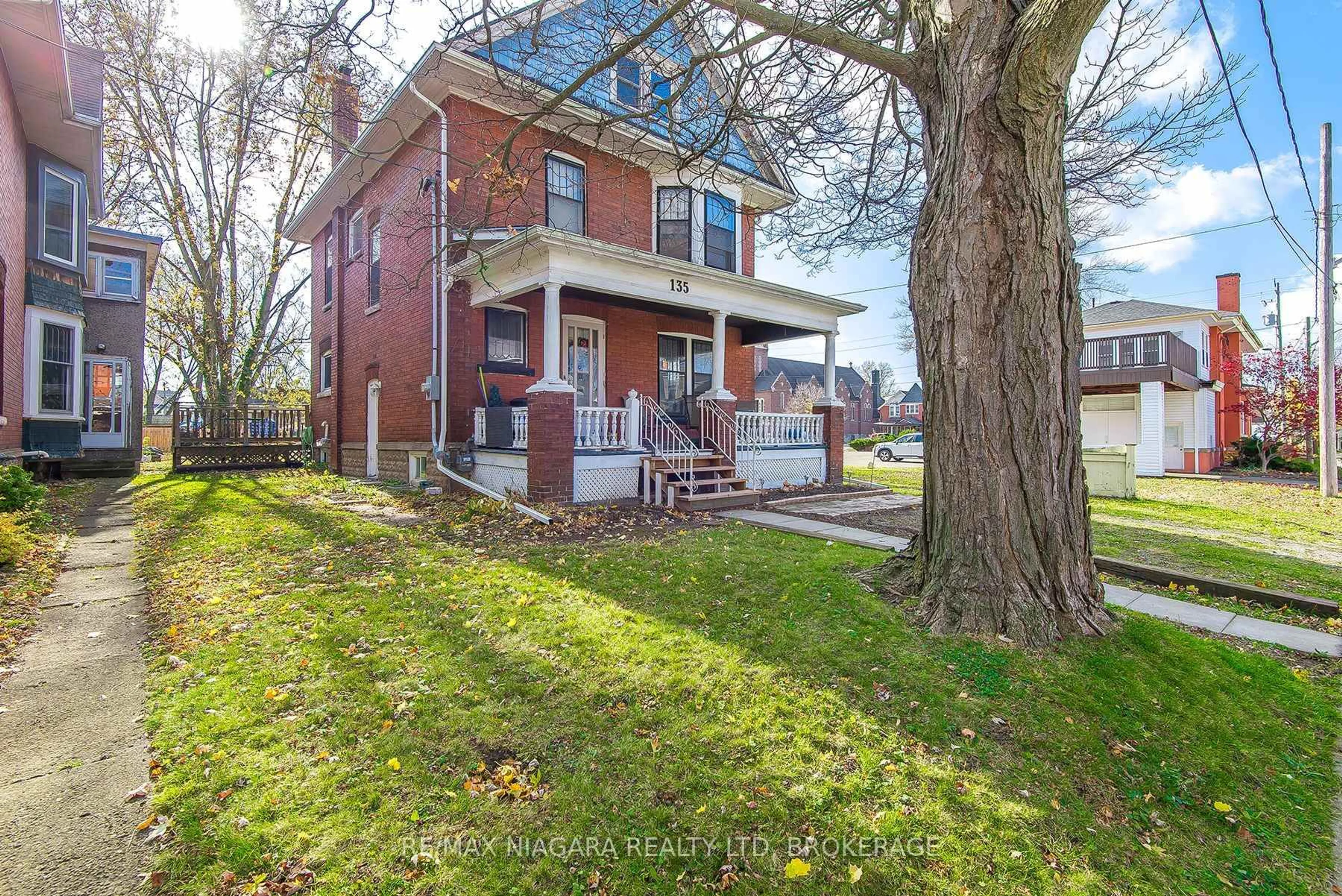 Home with brick exterior material, street for 135 Young St, Welland Ontario L3B 4C7