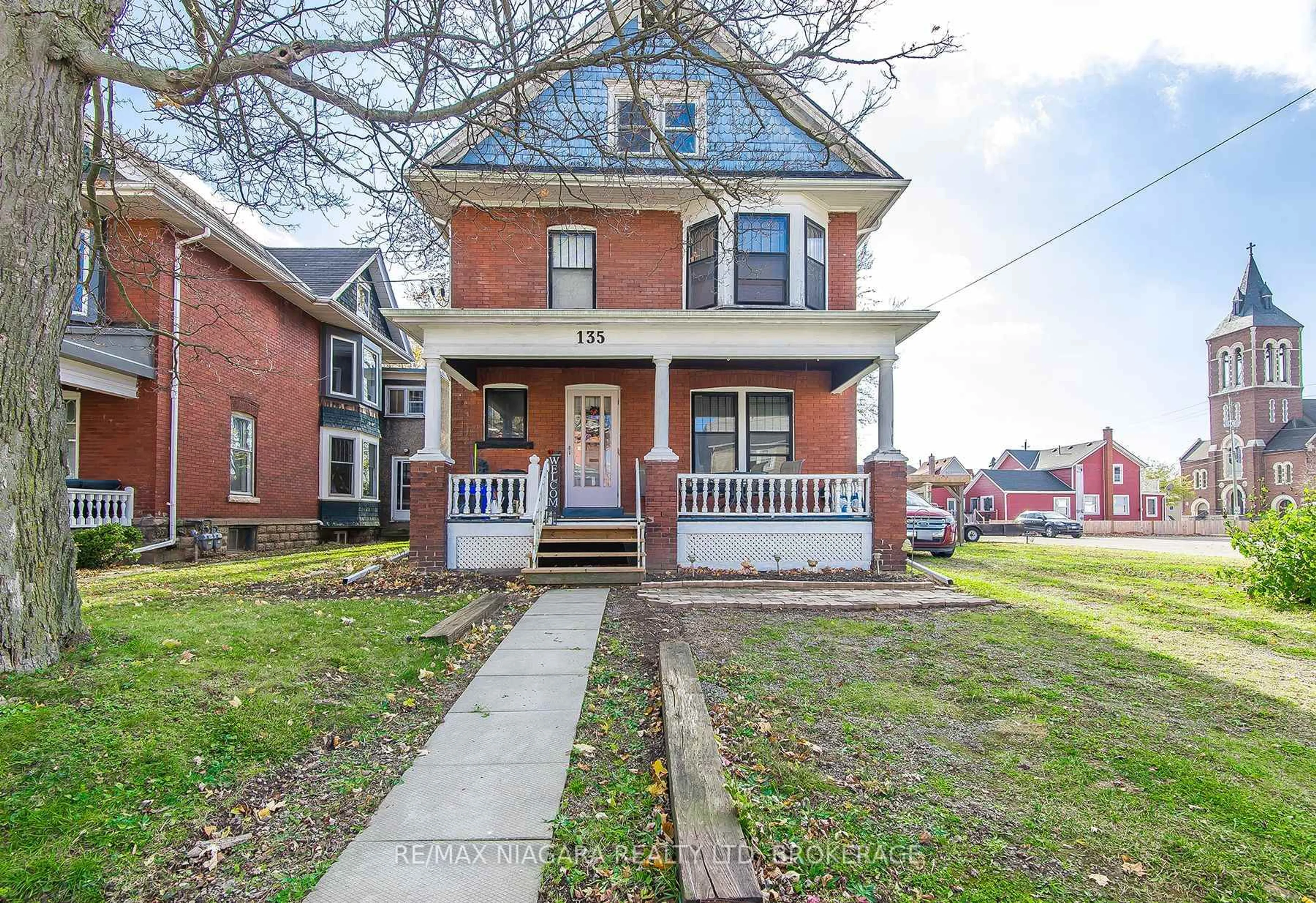 Home with brick exterior material, street for 135 Young St, Welland Ontario L3B 4C7