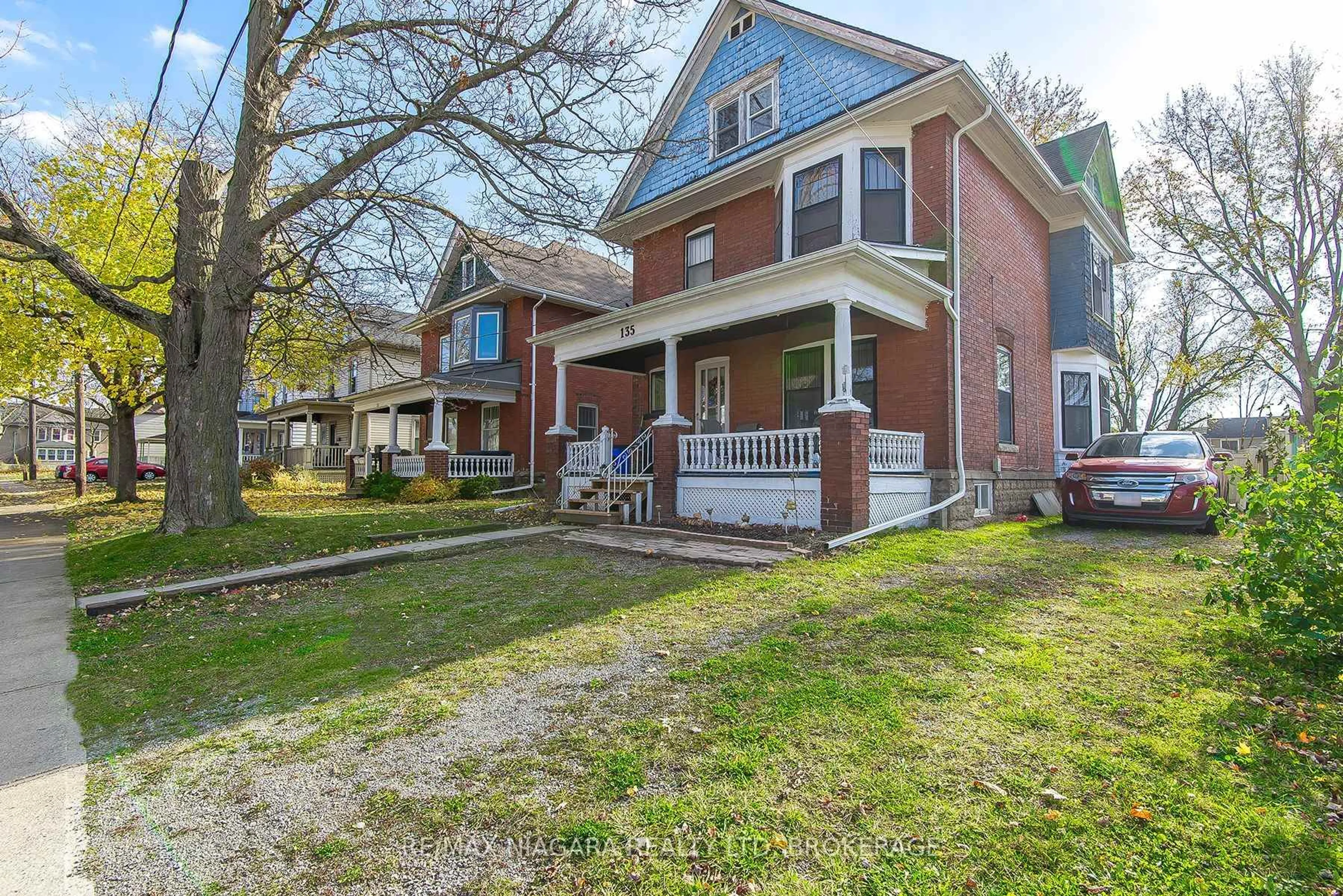 Home with brick exterior material, street for 135 Young St, Welland Ontario L3B 4C7