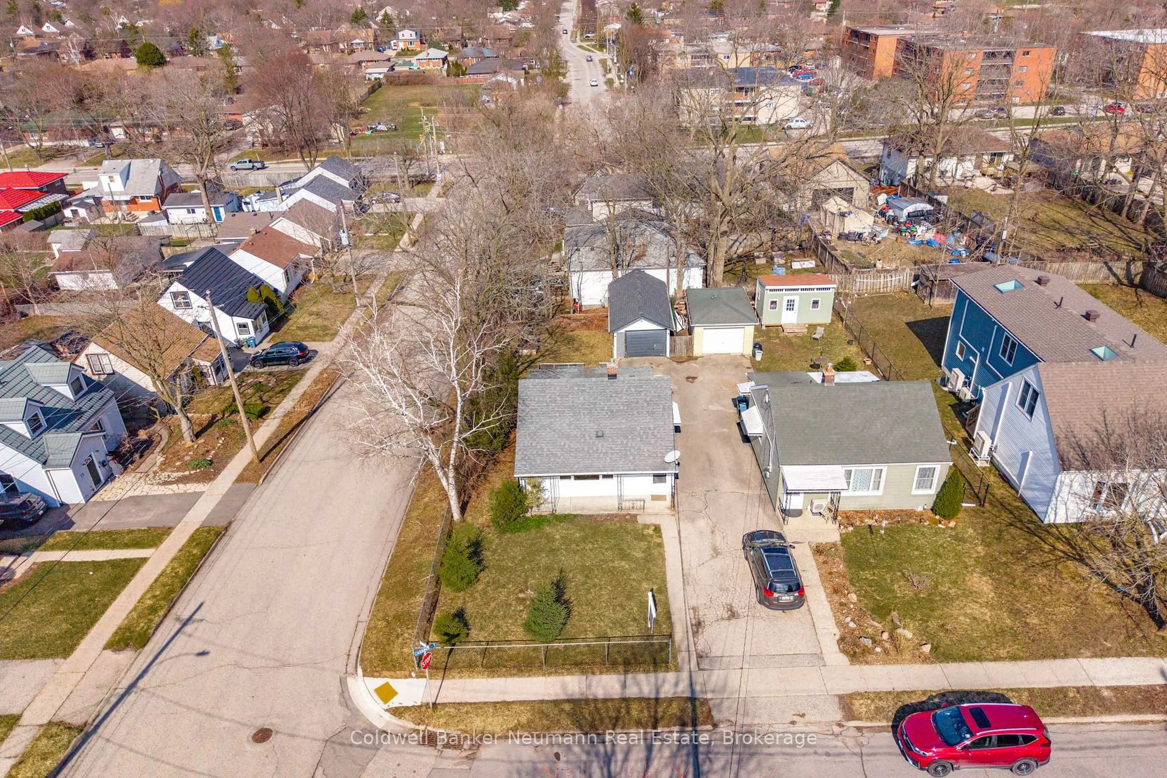 A pic from outside/outdoor area/front of a property/back of a property/a pic from drone, street for 31 Dunkirk Ave, Guelph Ontario N1E 4N7