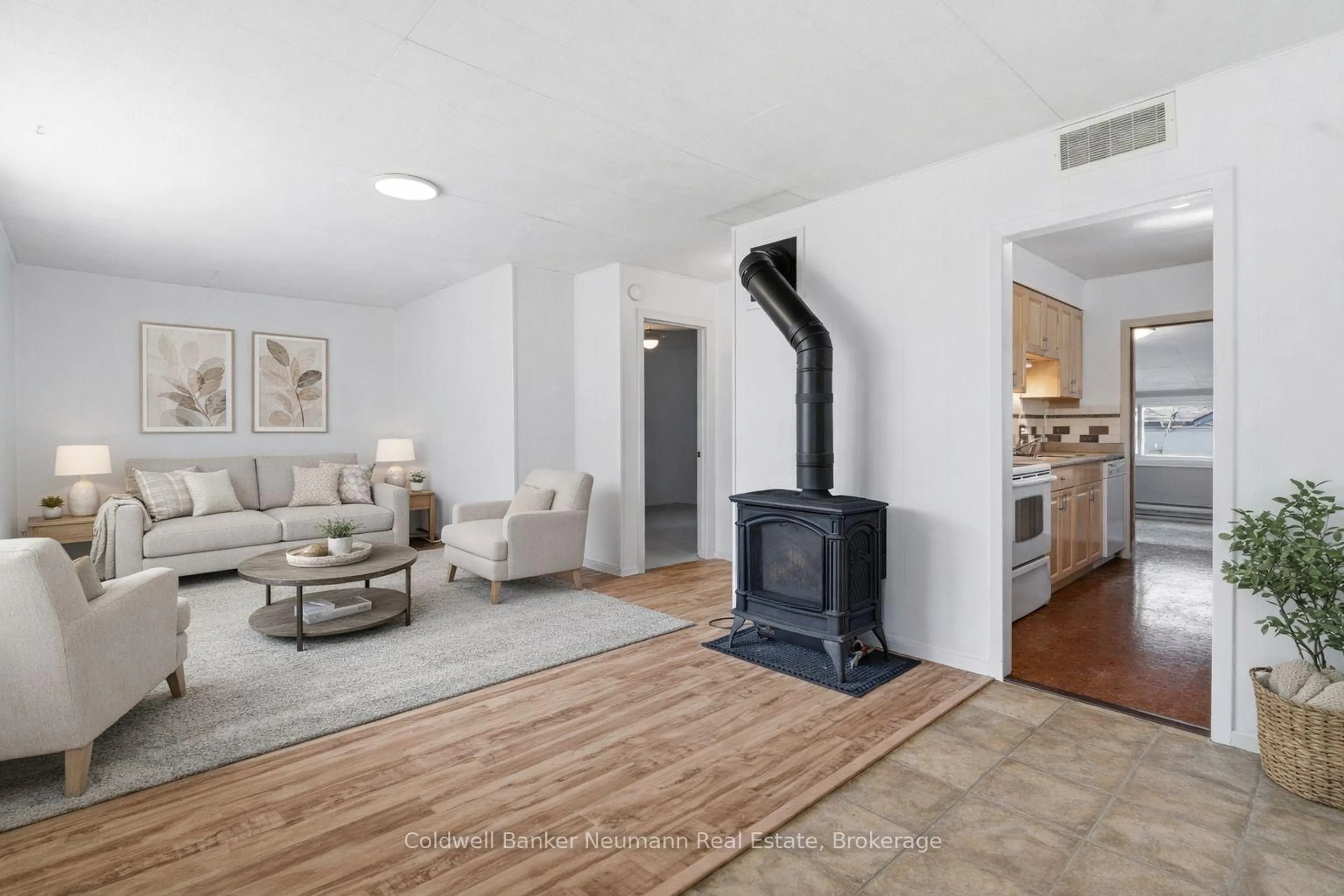 Living room with furniture, unknown for 31 Dunkirk Ave, Guelph Ontario N1E 4N7