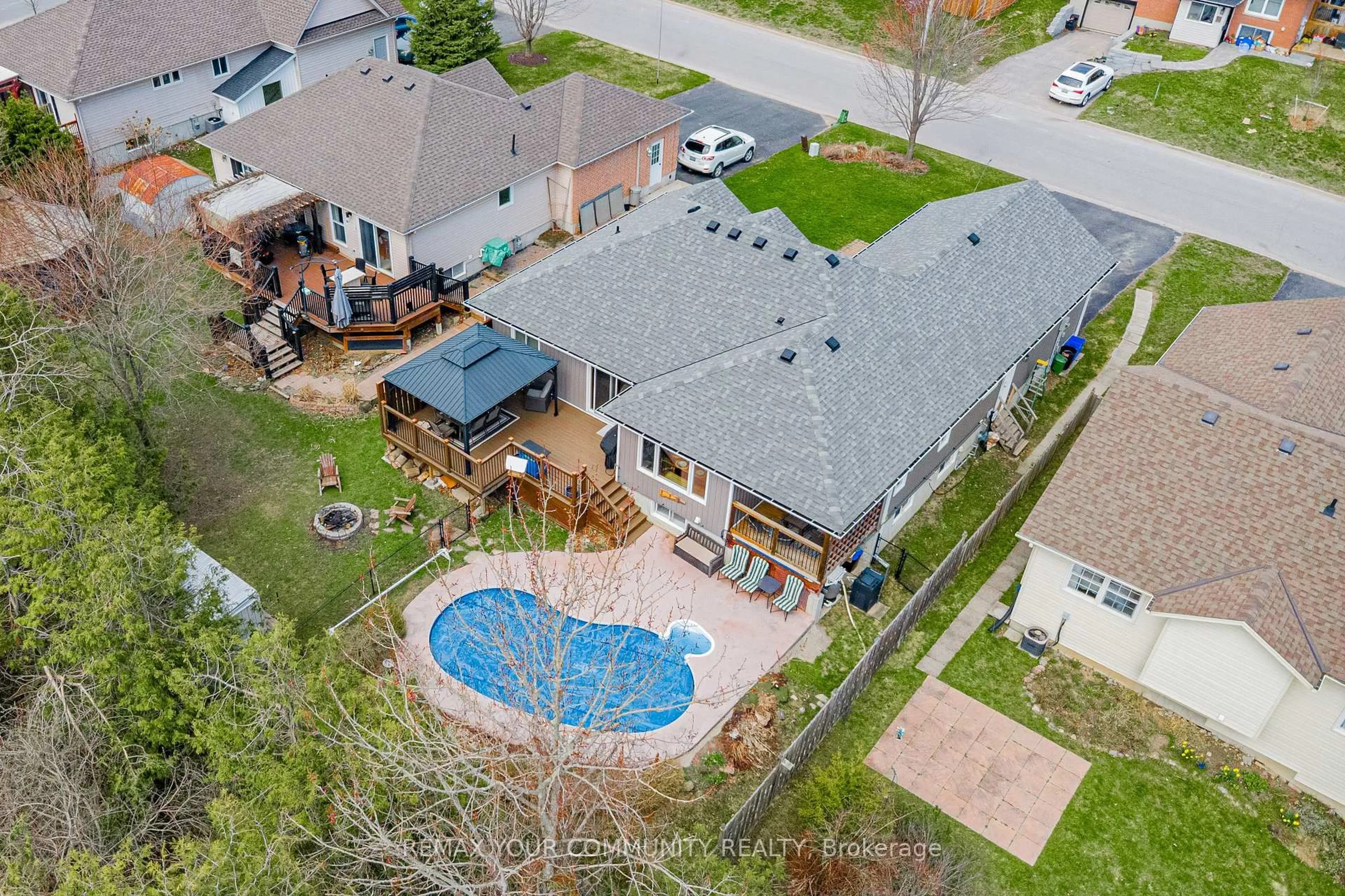 A pic from outside/outdoor area/front of a property/back of a property/a pic from drone, unknown for 8 Champlain Blvd, Kawartha Lakes Ontario K9V 0H9