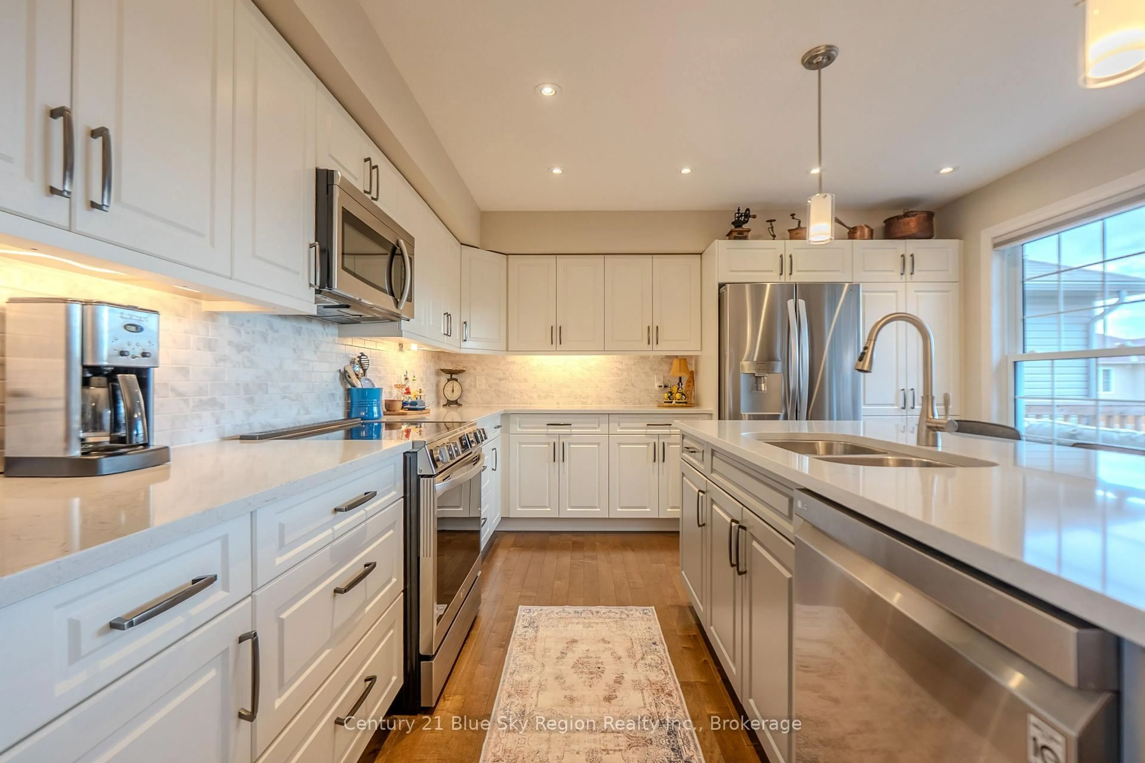 Open concept kitchen, ceramic/tile floor for 8 Willfred Dr, North Bay Ontario P1A 0G5