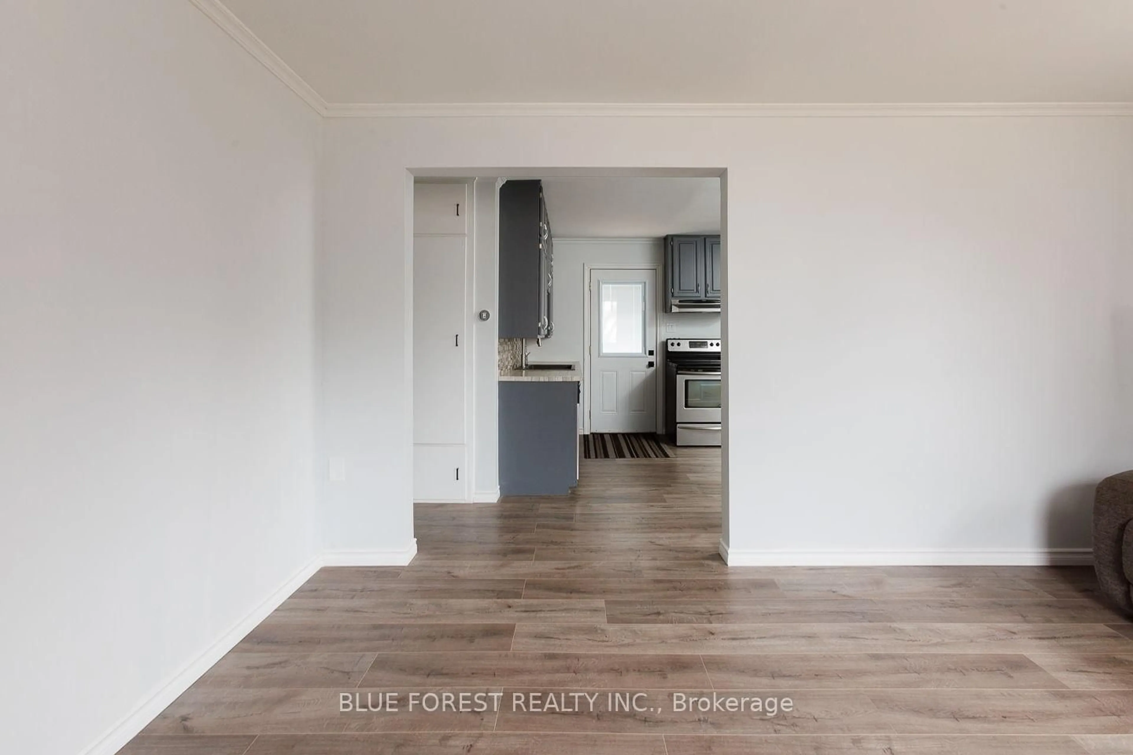A pic of a room for 1877 Royal Cres, London East Ontario N5W 2A9
