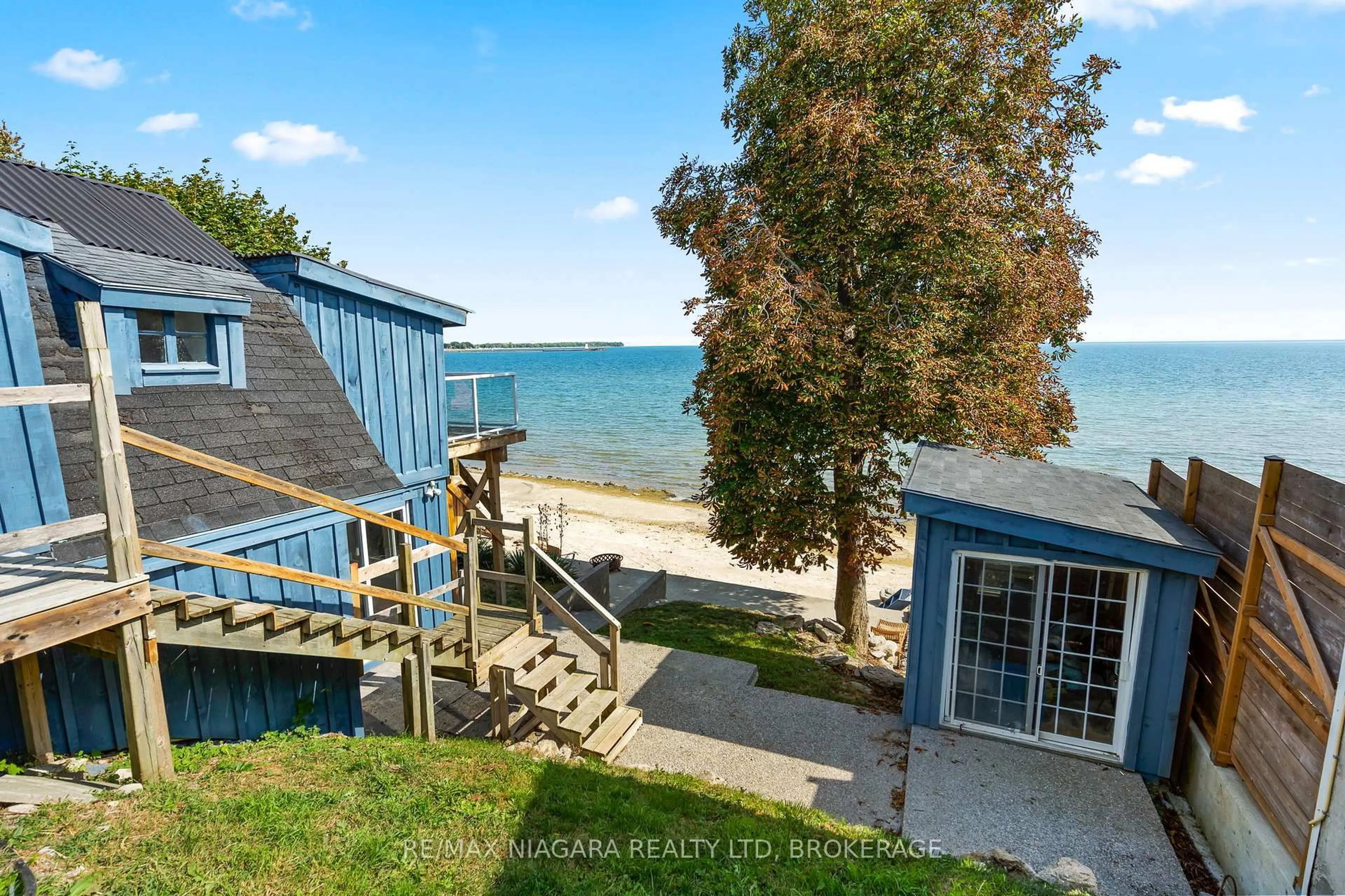 A pic from outside/outdoor area/front of a property/back of a property/a pic from drone, water/lake/river/ocean view for 105 LIGHTHOUSE Dr, Haldimand Ontario N1A 2W6