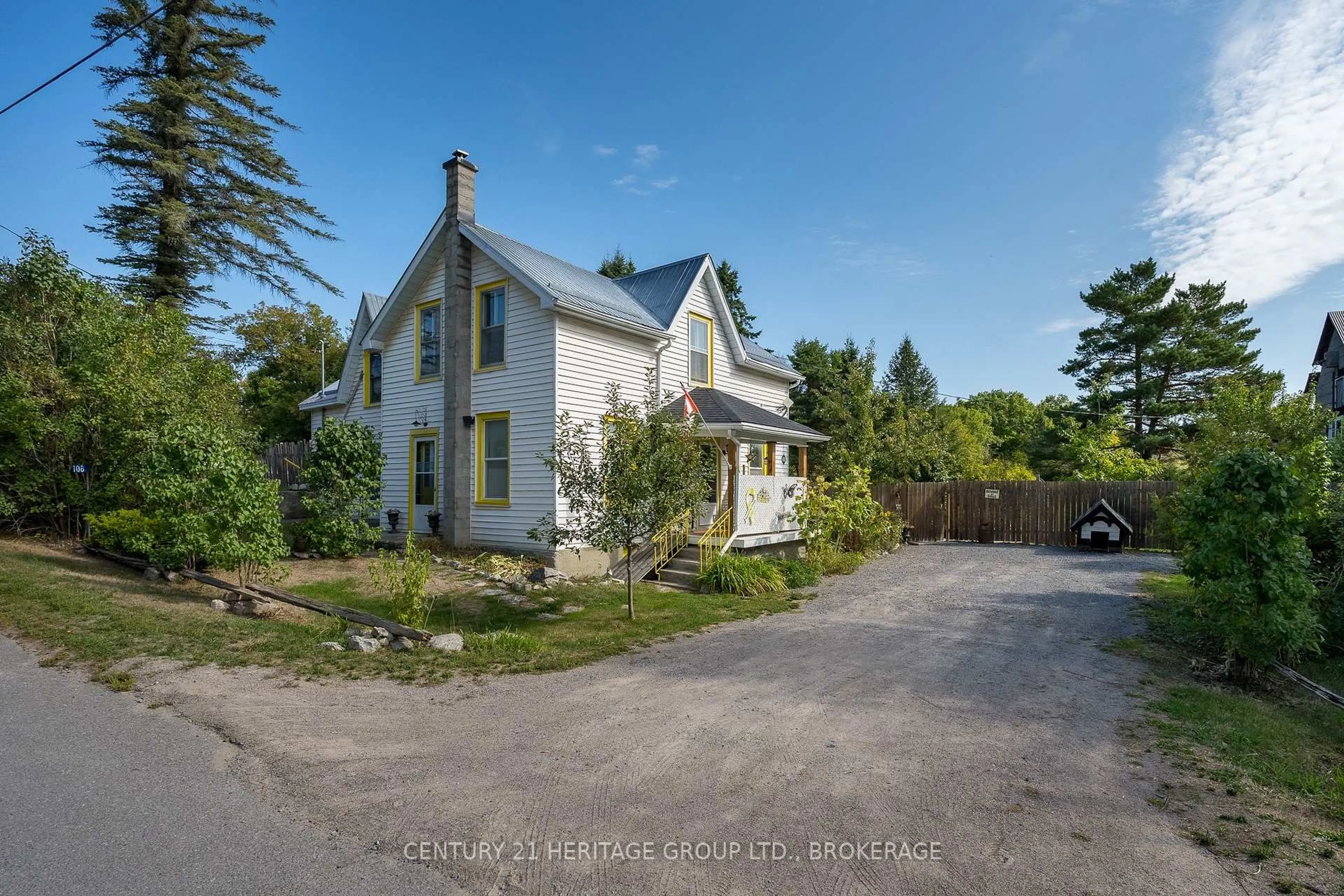A pic from outside/outdoor area/front of a property/back of a property/a pic from drone, street for 108 Queen St, Tweed Ontario K0L 2L0