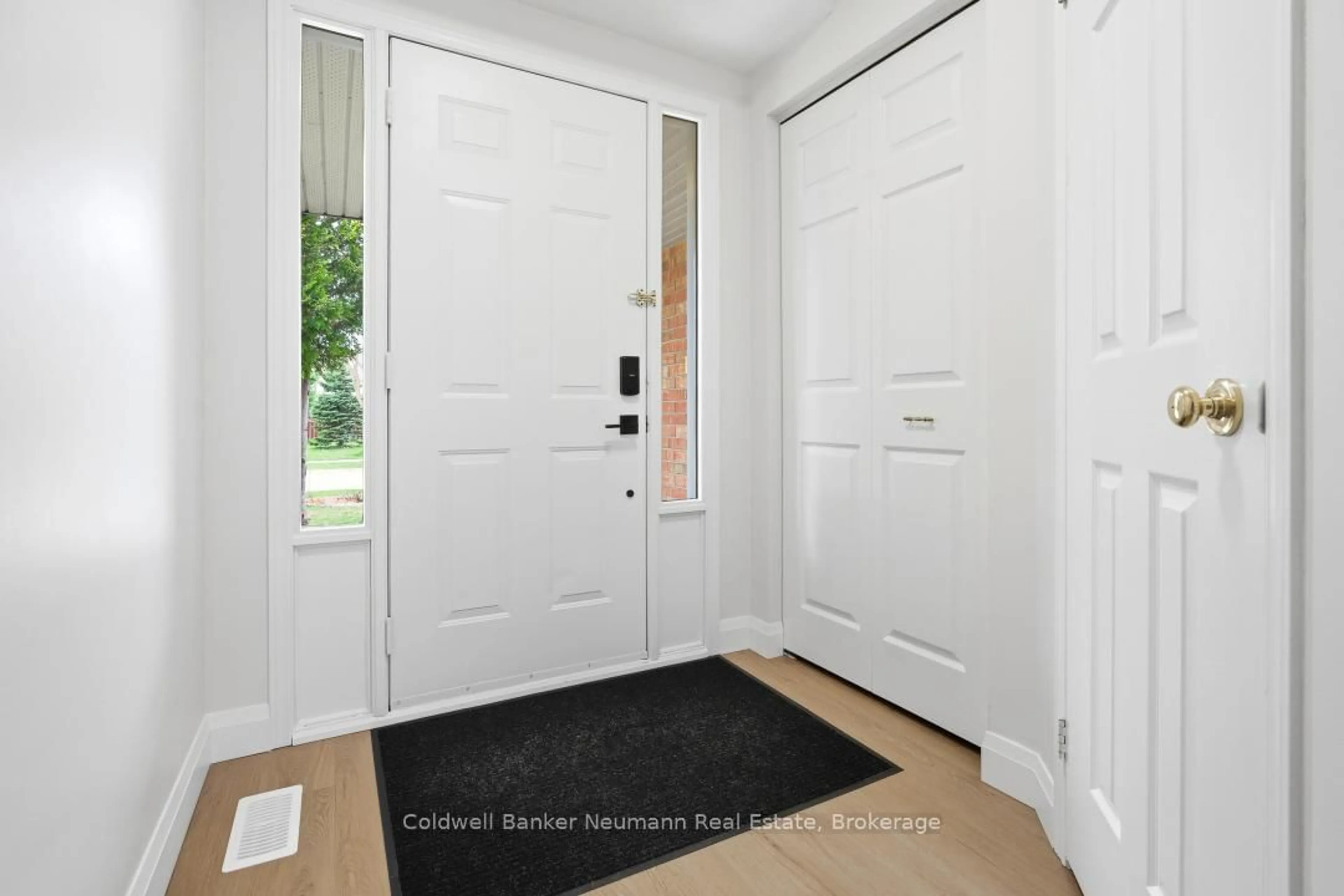 Indoor entryway for 254 Silurian Dr, Guelph Ontario N1E 7B8