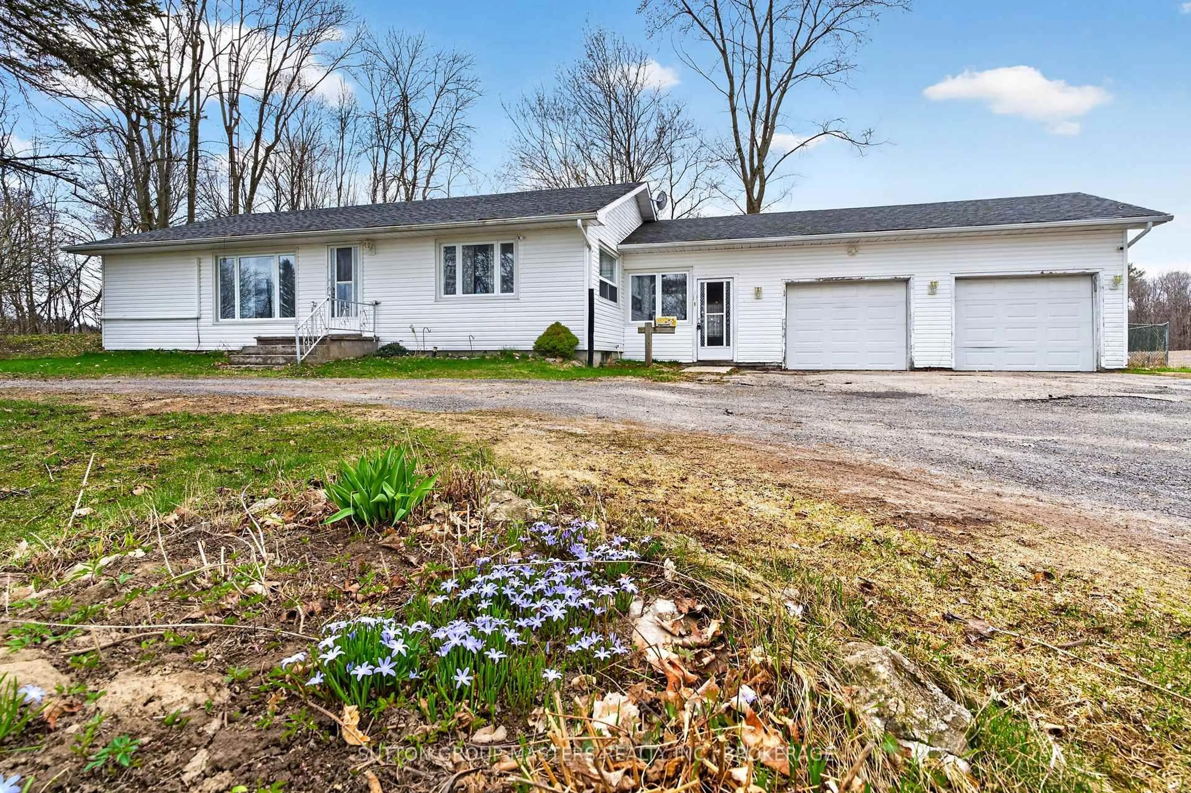 Home with vinyl exterior material, street for 3248 Highway 32 Highway, Leeds and the Thousand Islands Ontario K0H 2N0