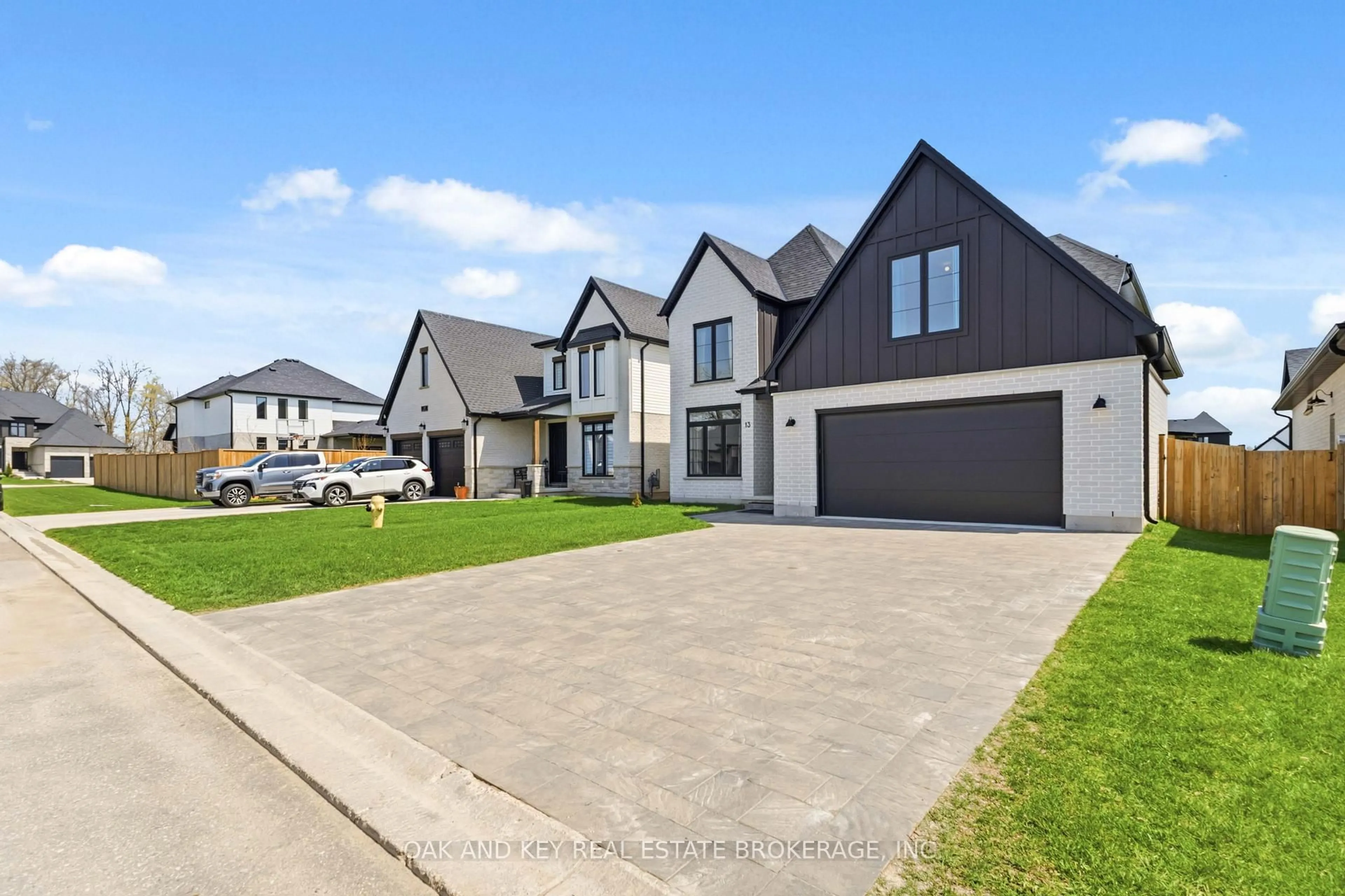 A pic from outside/outdoor area/front of a property/back of a property/a pic from drone, street for 13 BRISCOE Cres, Strathroy-Caradoc Ontario N7G 0G3