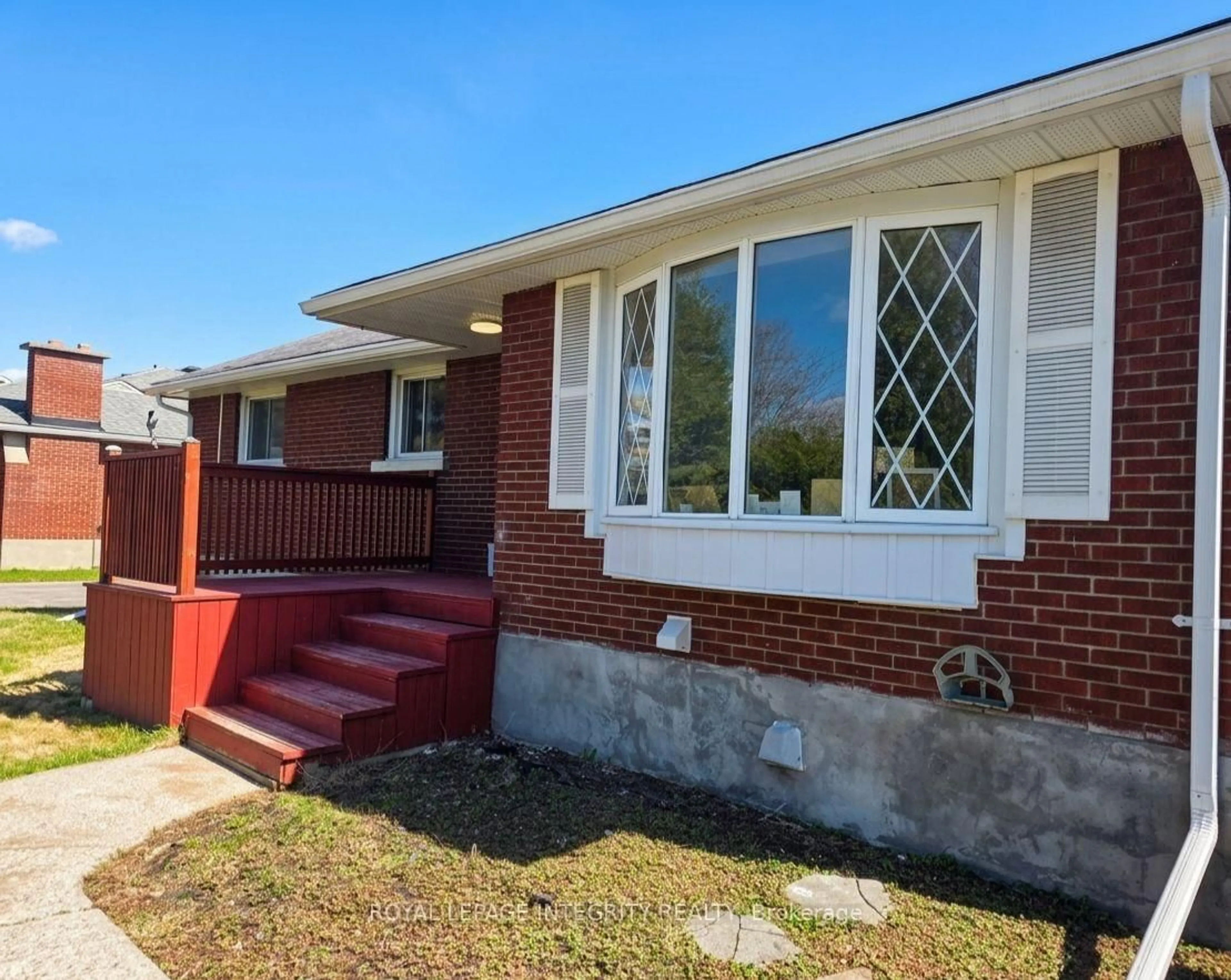 Home with brick exterior material, street for 176 Oakridge Blvd, Ottawa Ontario K2G 2V2