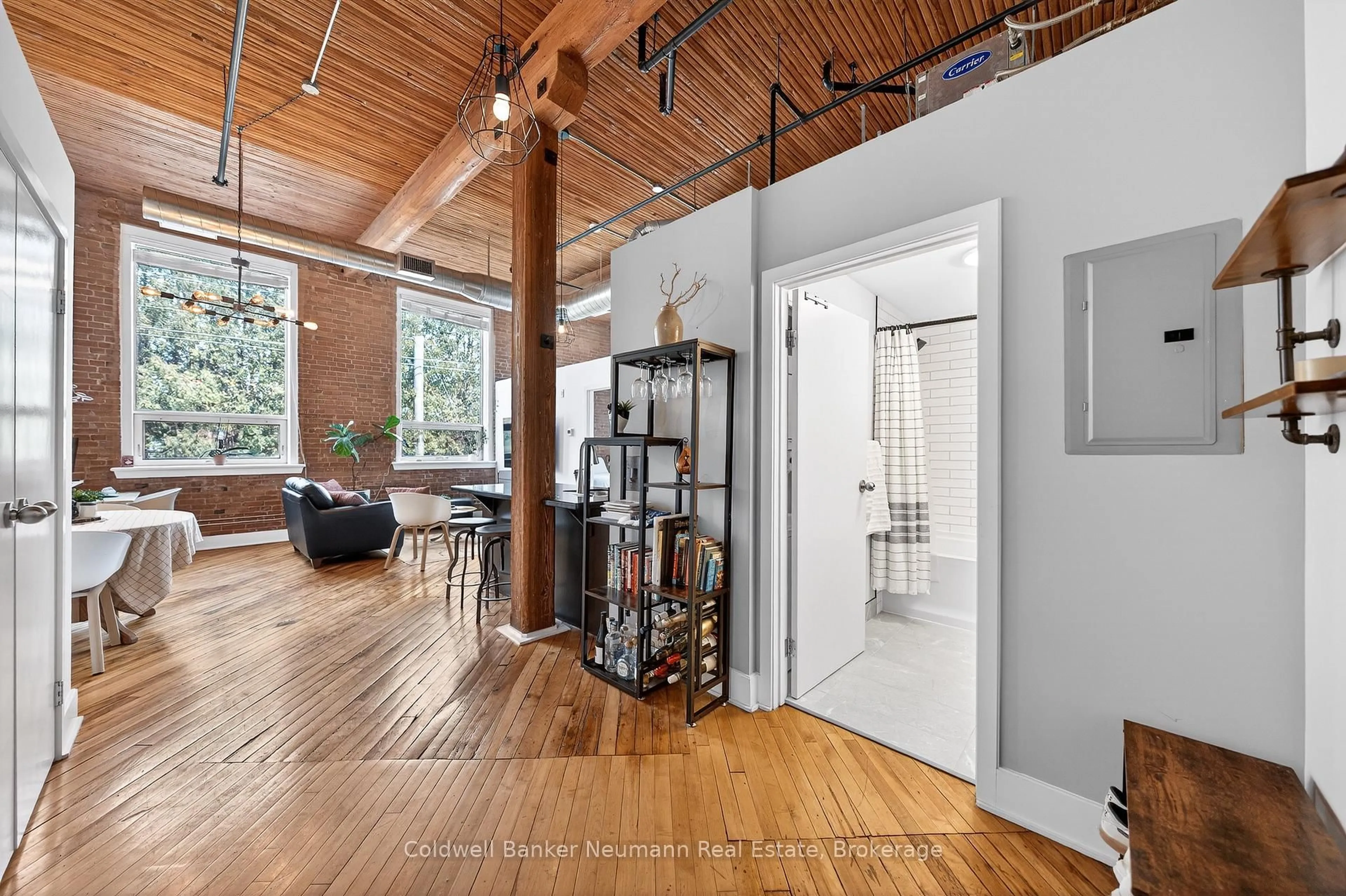 Indoor entryway for 26 Ontario St #129, Guelph Ontario N1E 7K1