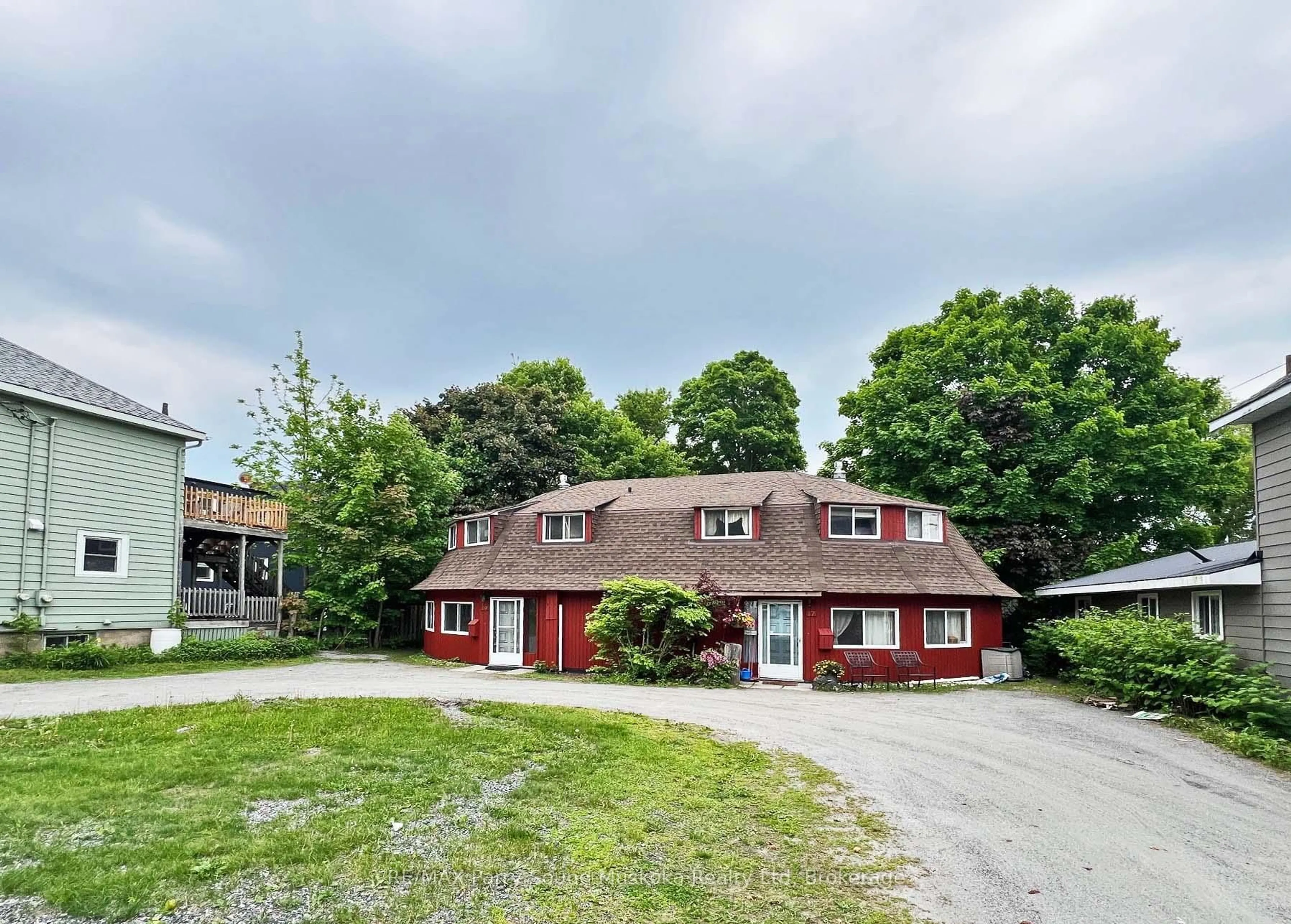 A pic from outside/outdoor area/front of a property/back of a property/a pic from drone, unknown for 17 - 19 Church St, Parry Sound Ontario P2A 1Y2