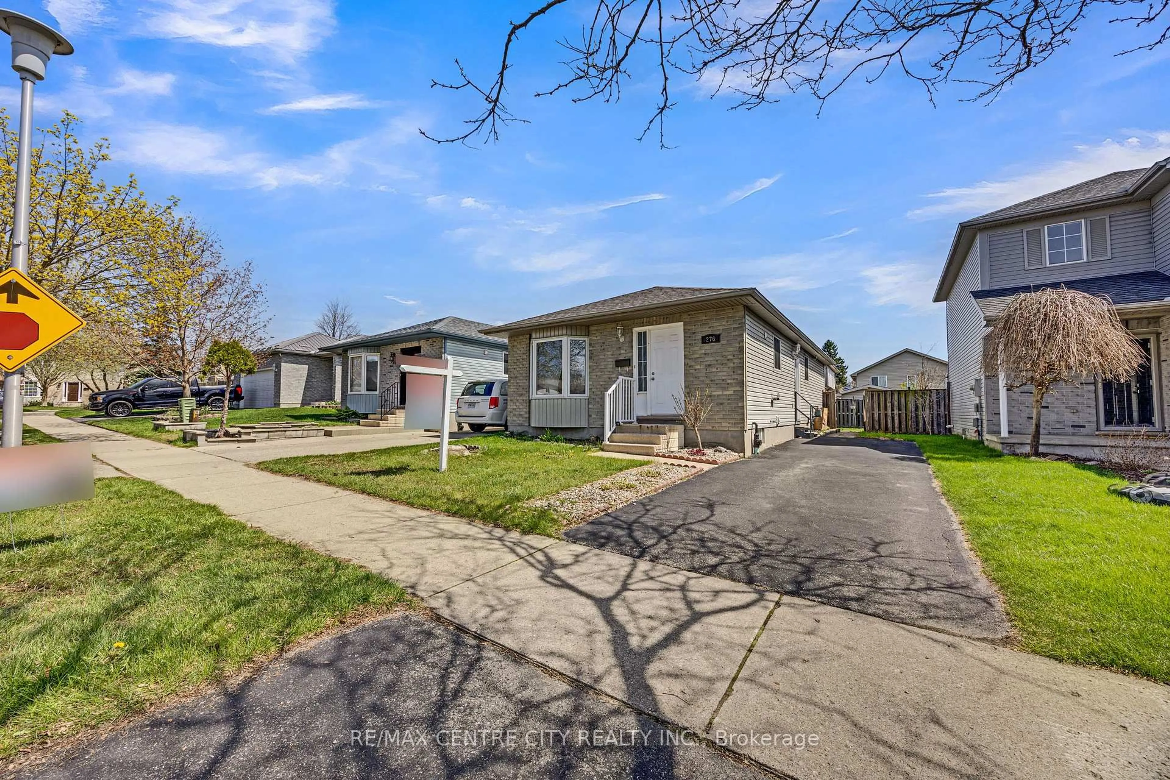 A pic from outside/outdoor area/front of a property/back of a property/a pic from drone, street for 276 Wildgoose Rd, London East Ontario N5W 6E4