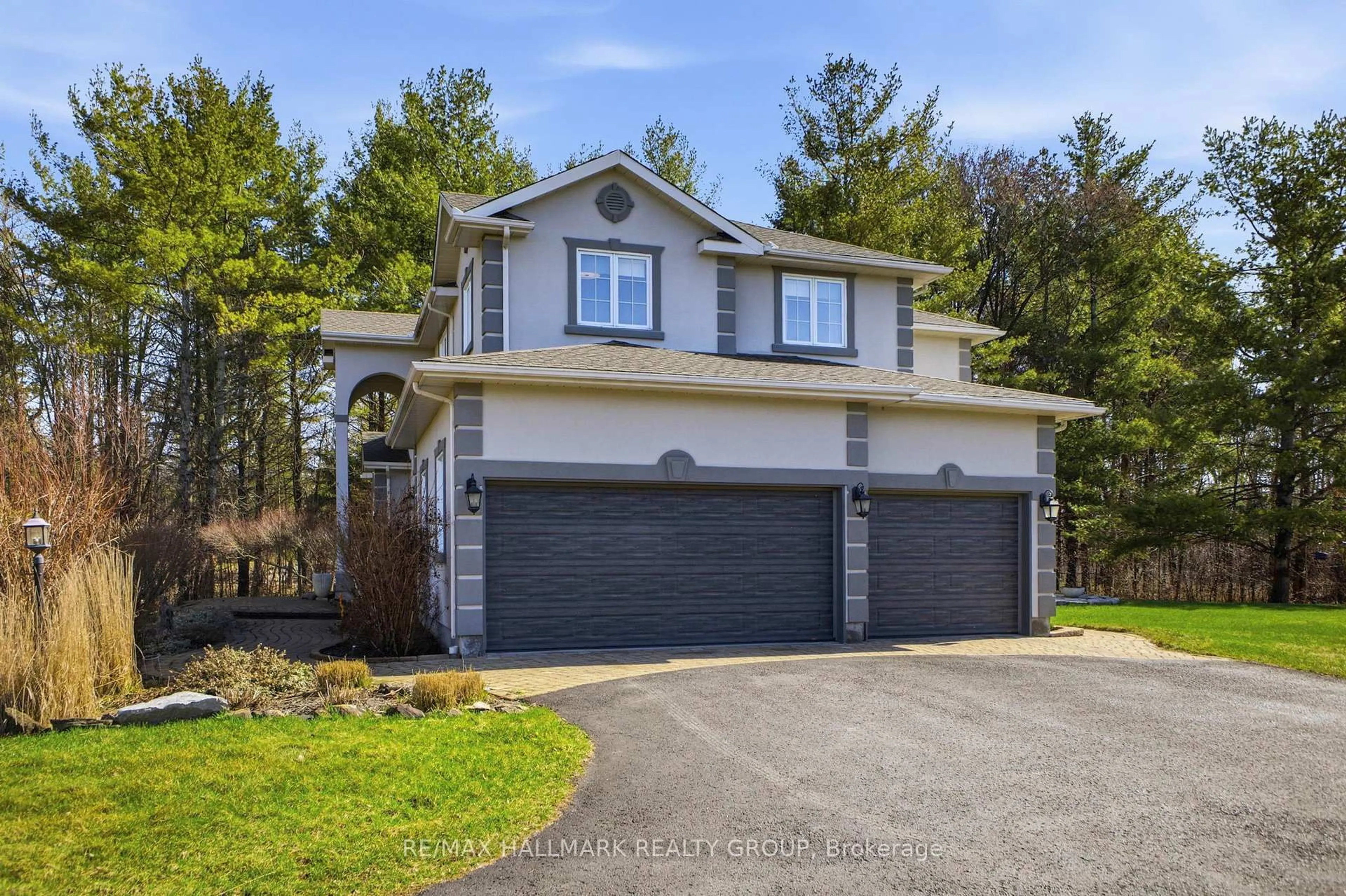 Home with vinyl exterior material, street for 1518 Monaghan Lane, Ottawa Ontario K2W 1B4