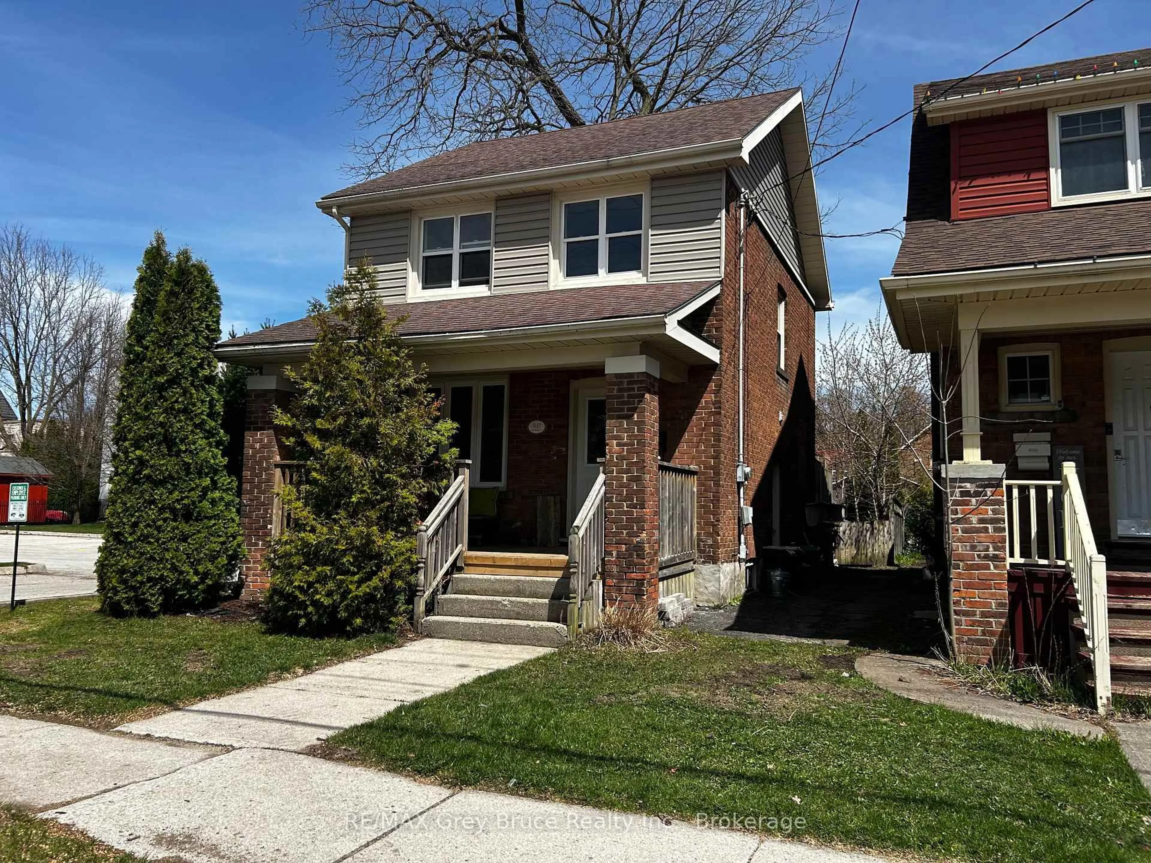 Home with brick exterior material, street for 937 4th Ave, Owen Sound Ontario N4K 2N9