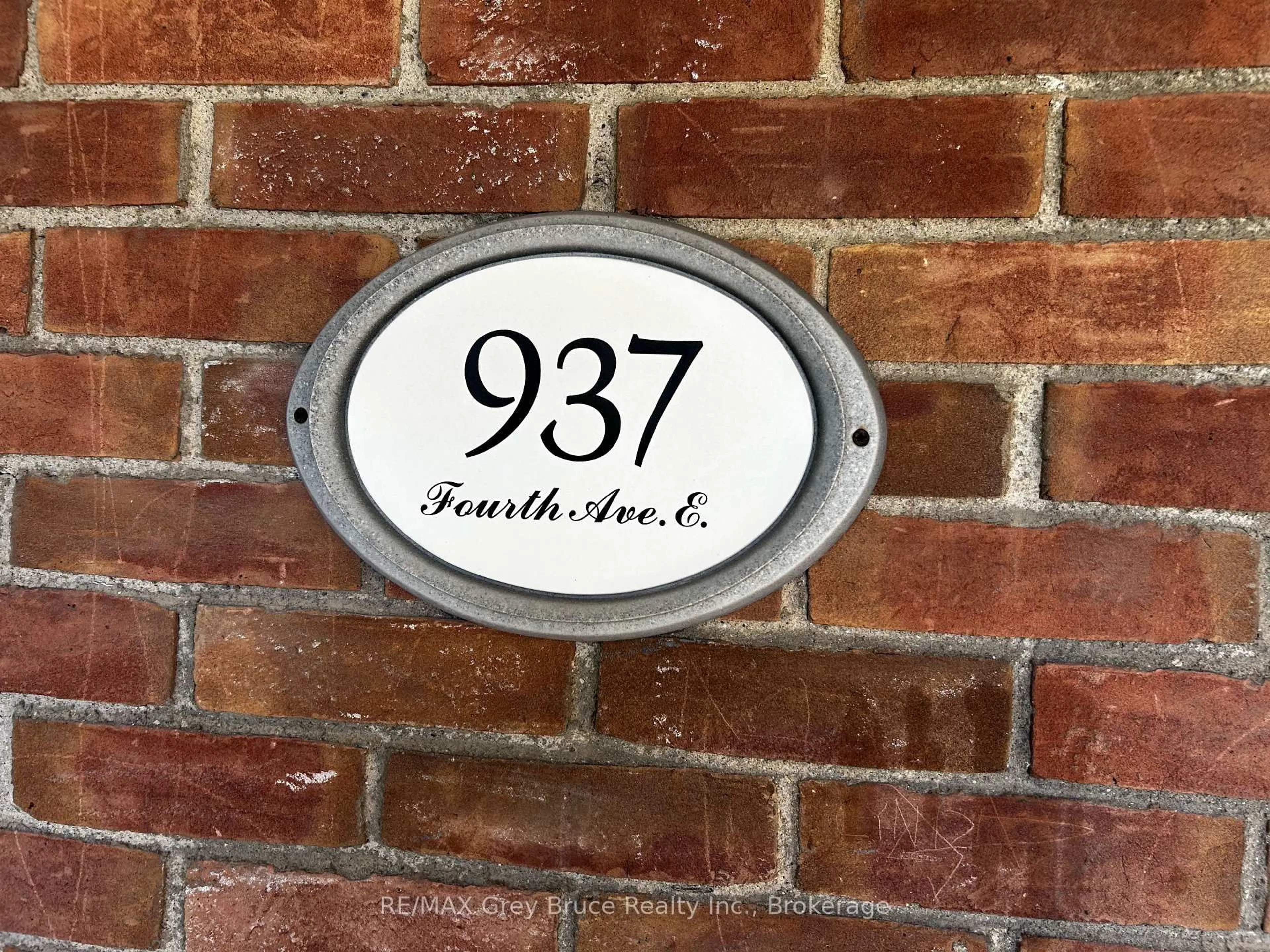 Indoor entryway for 937 4th Ave, Owen Sound Ontario N4K 2N9