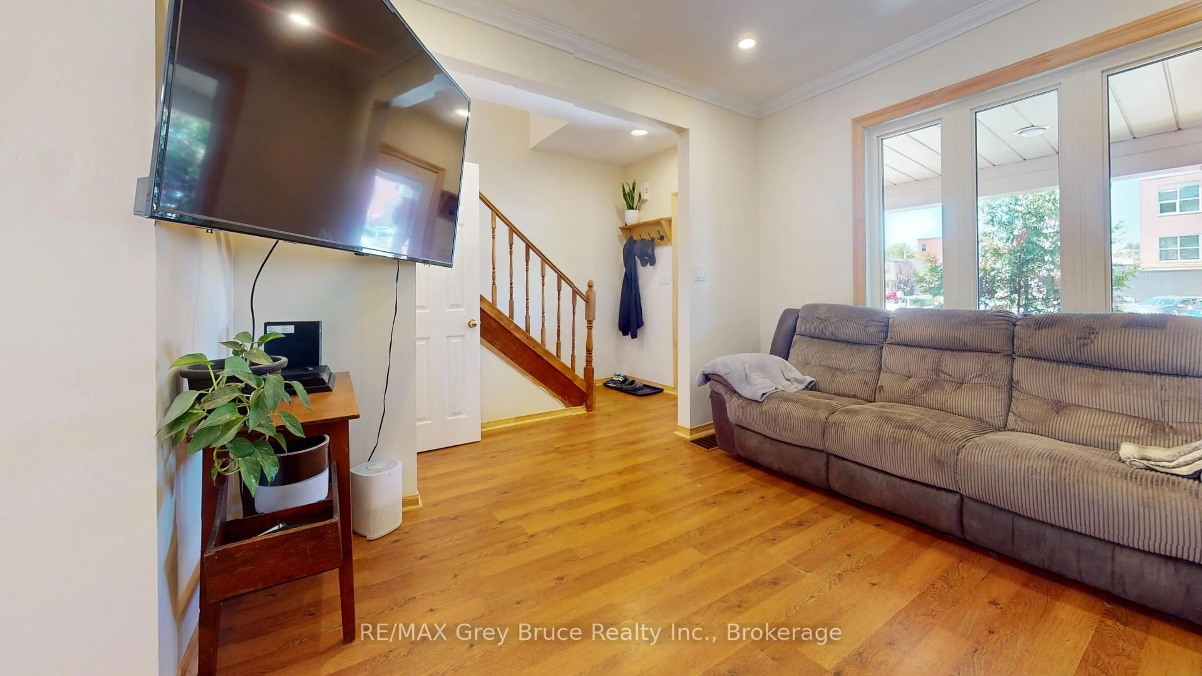 Unknown for 937 4th Ave, Owen Sound Ontario N4K 2N9